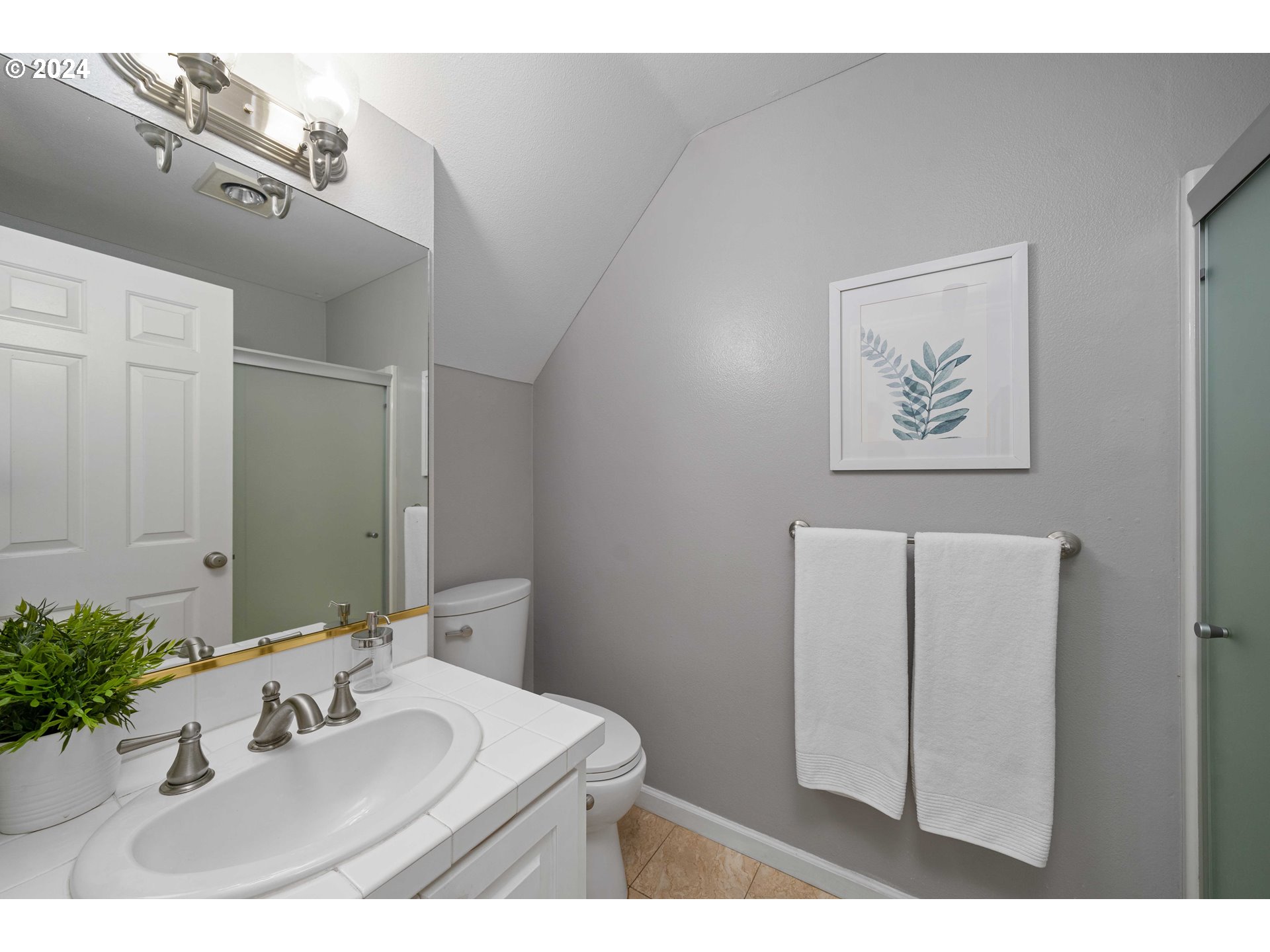 1915 NW YORKSHIRE LN