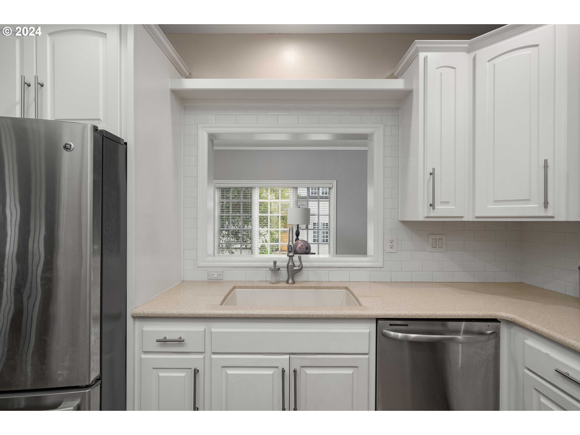 1915 NW YORKSHIRE LN