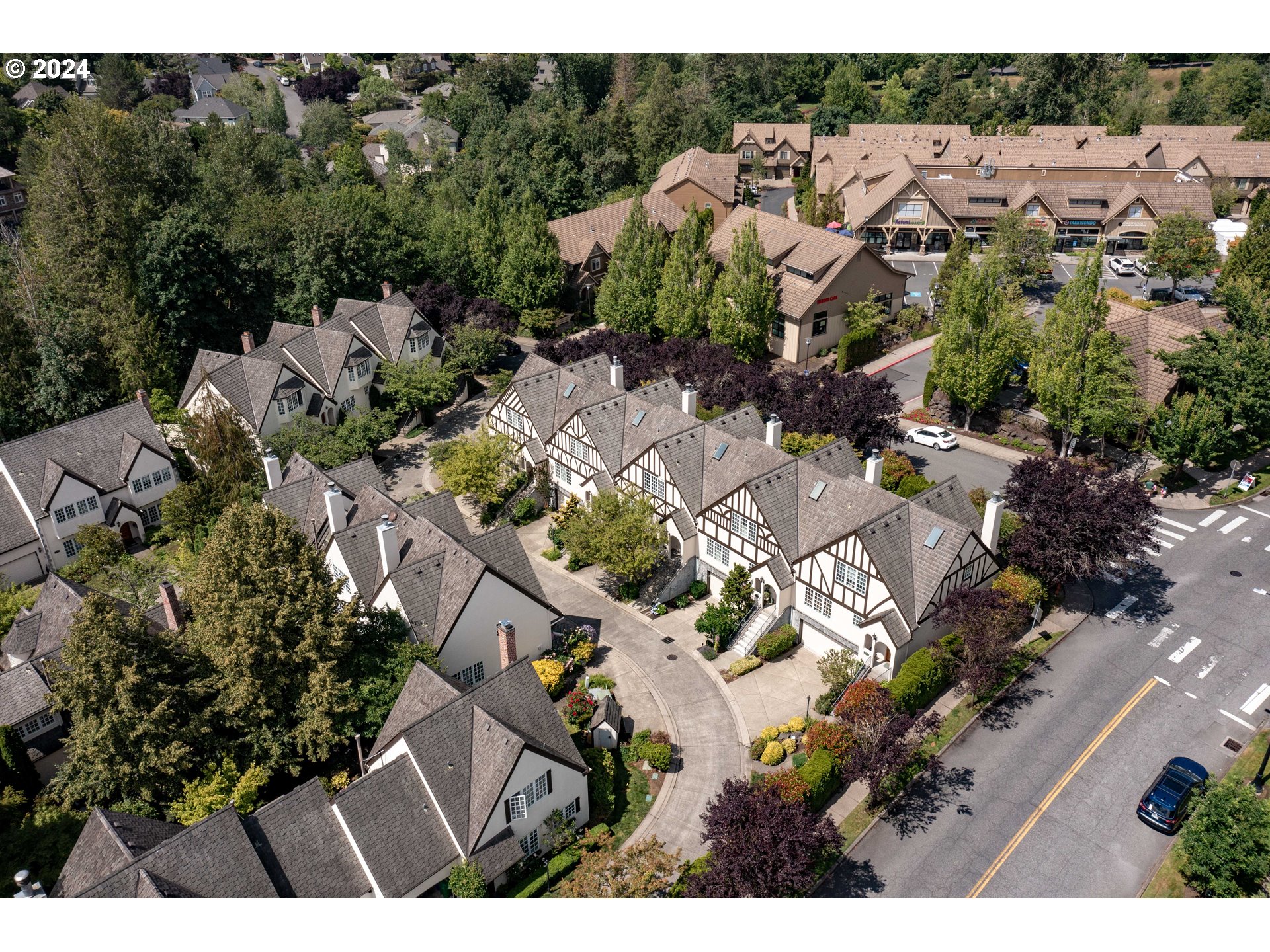 1915 NW YORKSHIRE LN