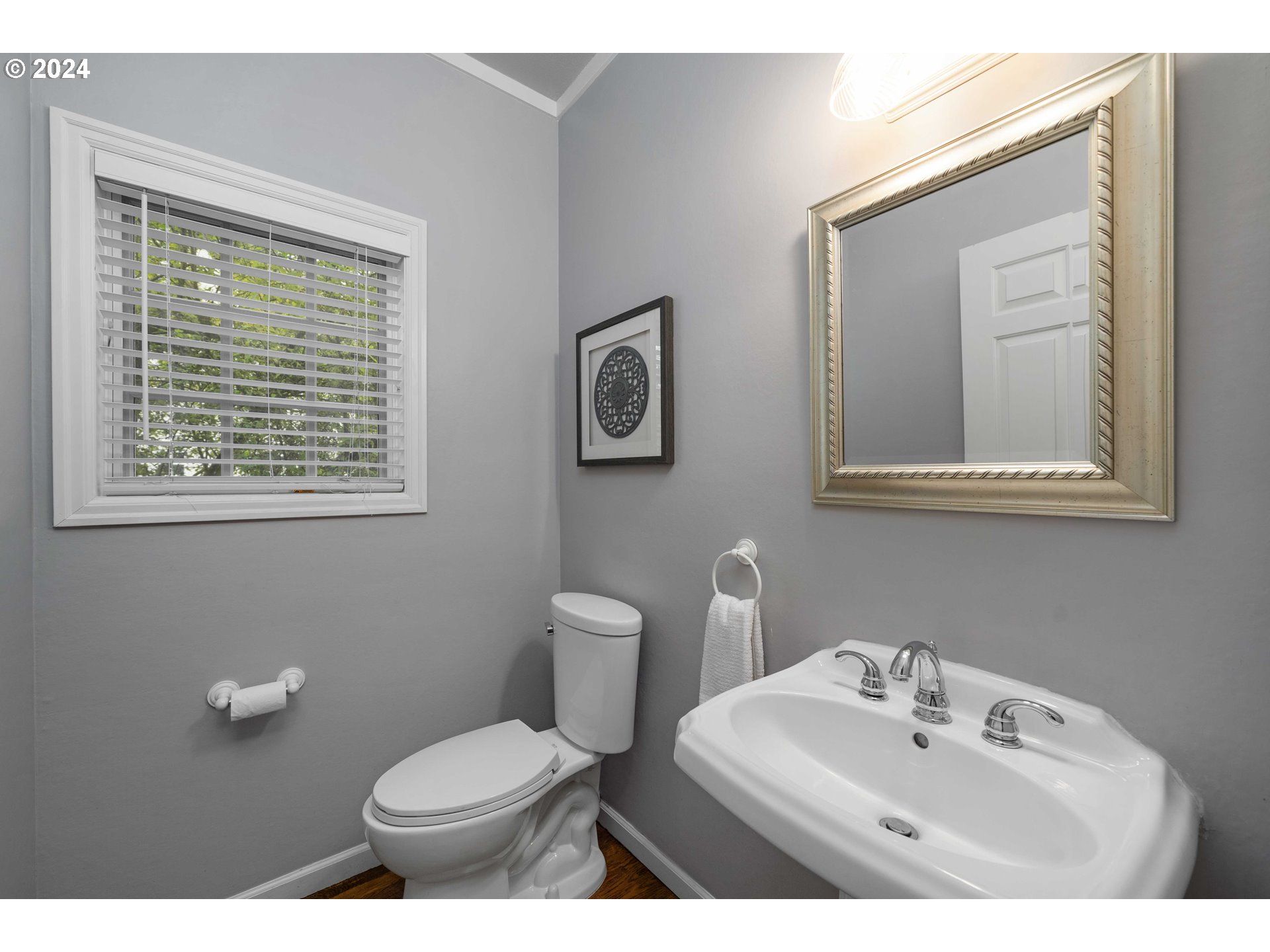 1915 NW YORKSHIRE LN