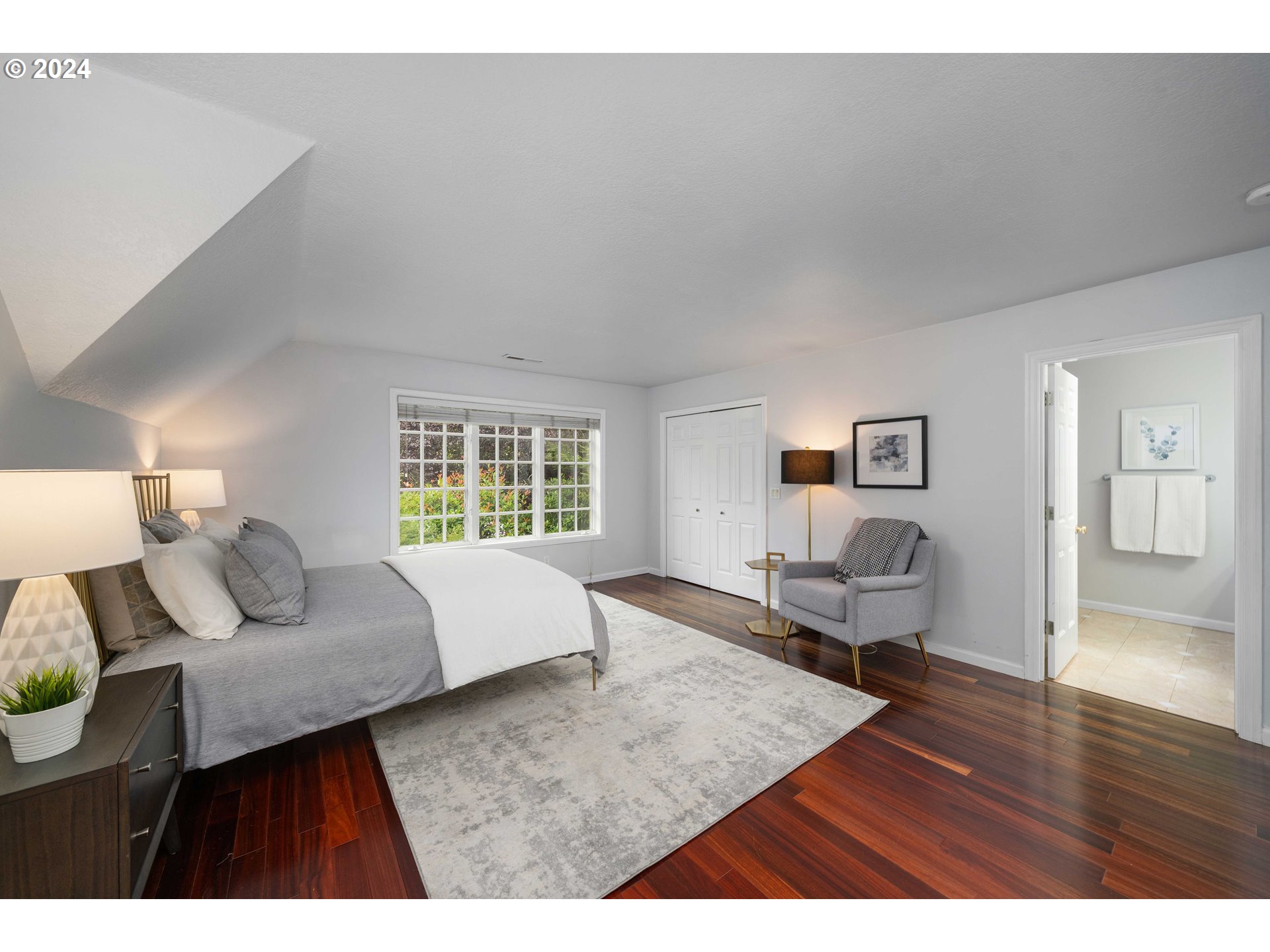 1915 NW YORKSHIRE LN