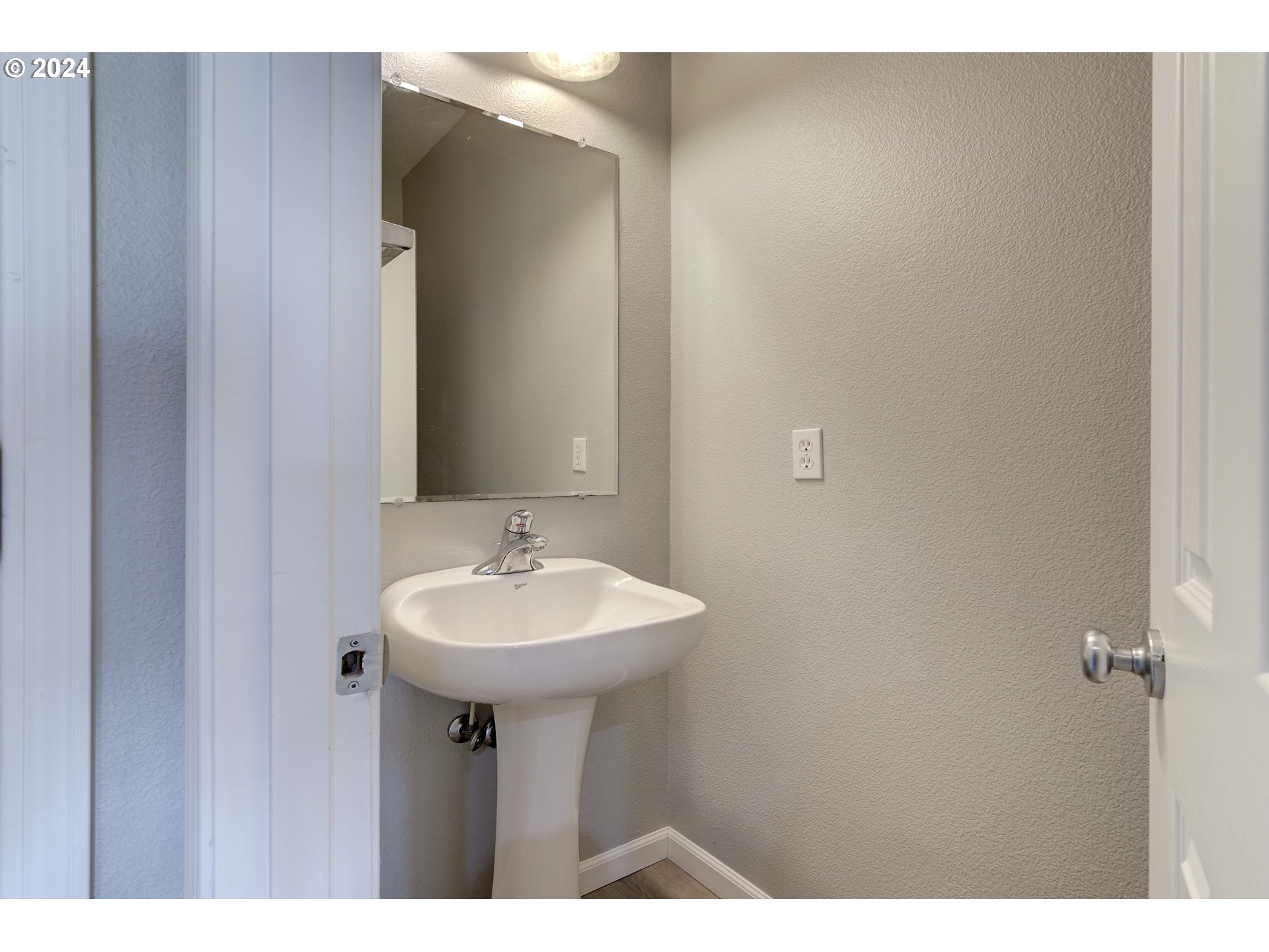 2424 NW CROSSWATER TER