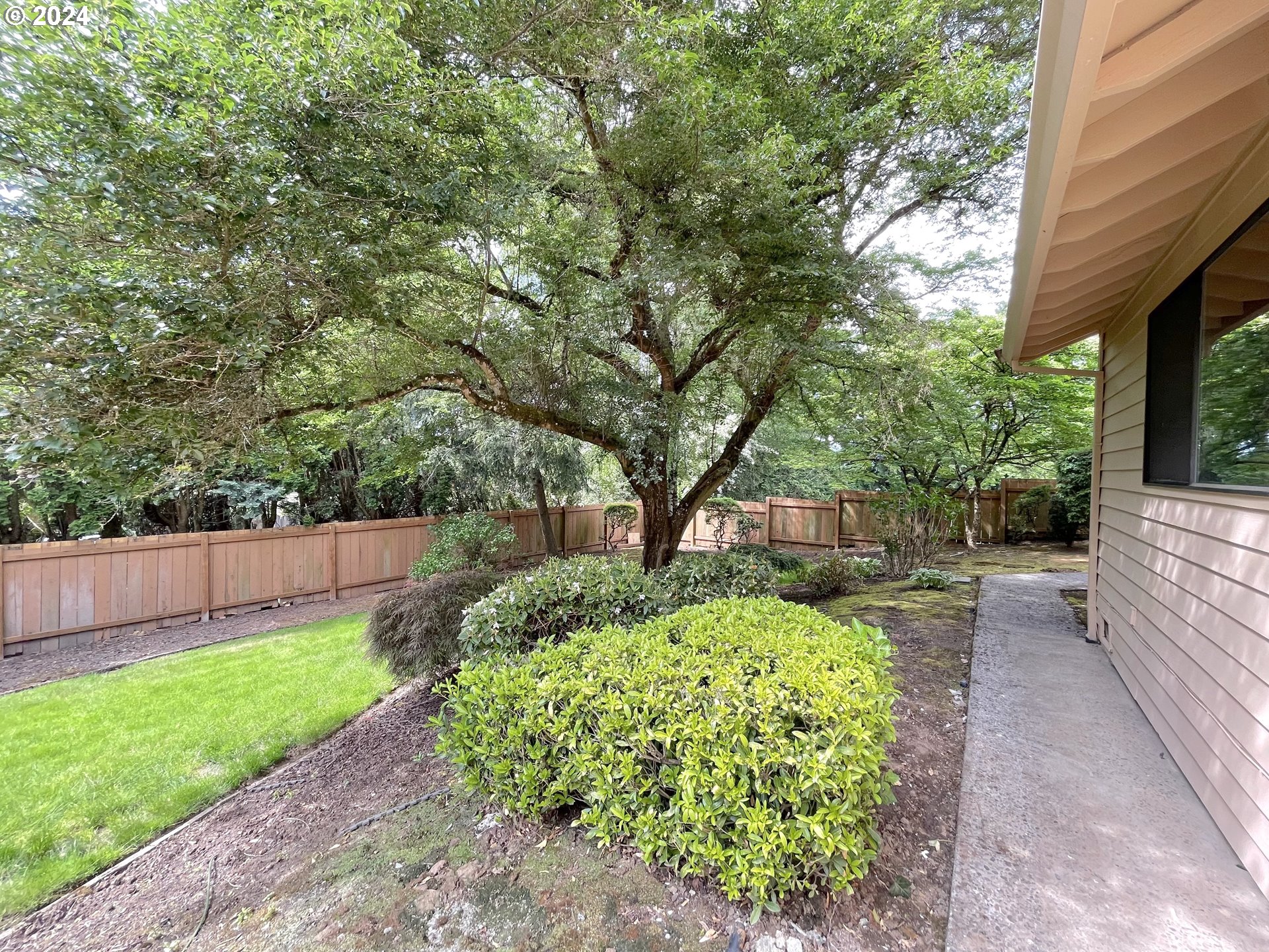 23533 NE HOLLADAY PL