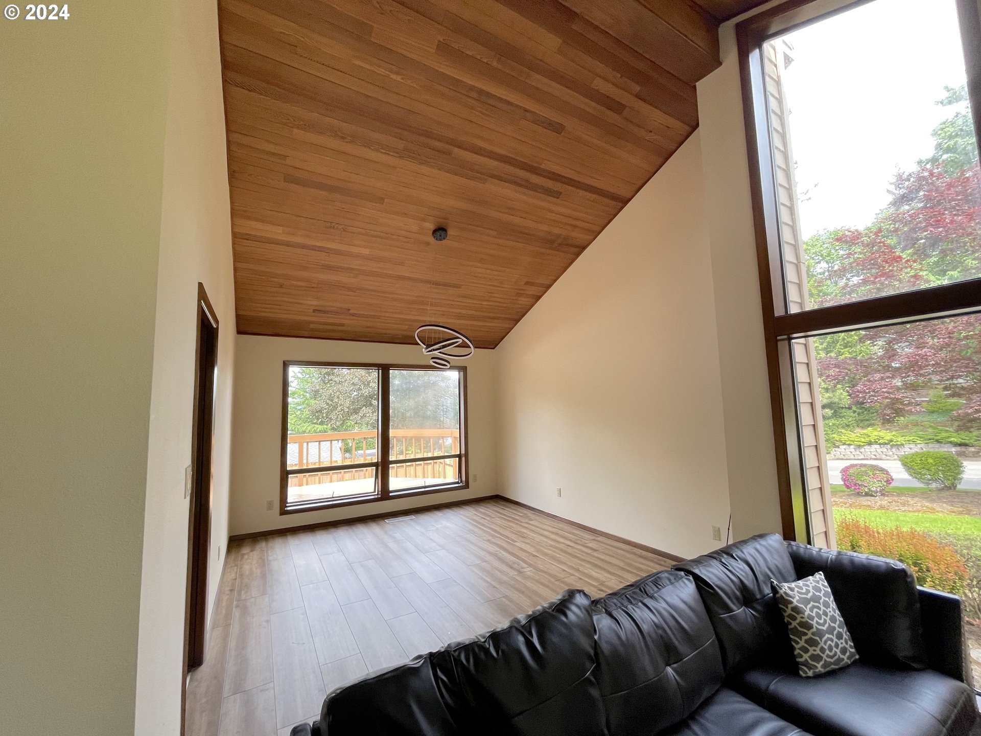 23533 NE HOLLADAY PL