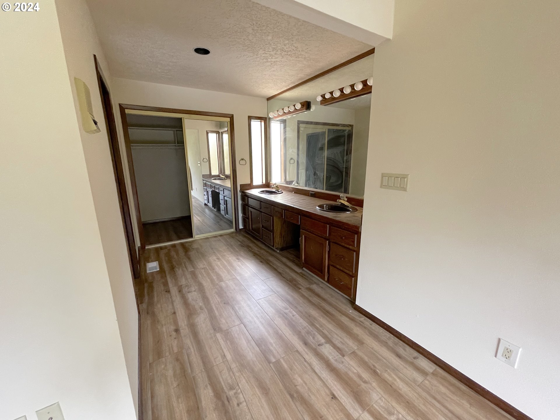 23533 NE HOLLADAY PL