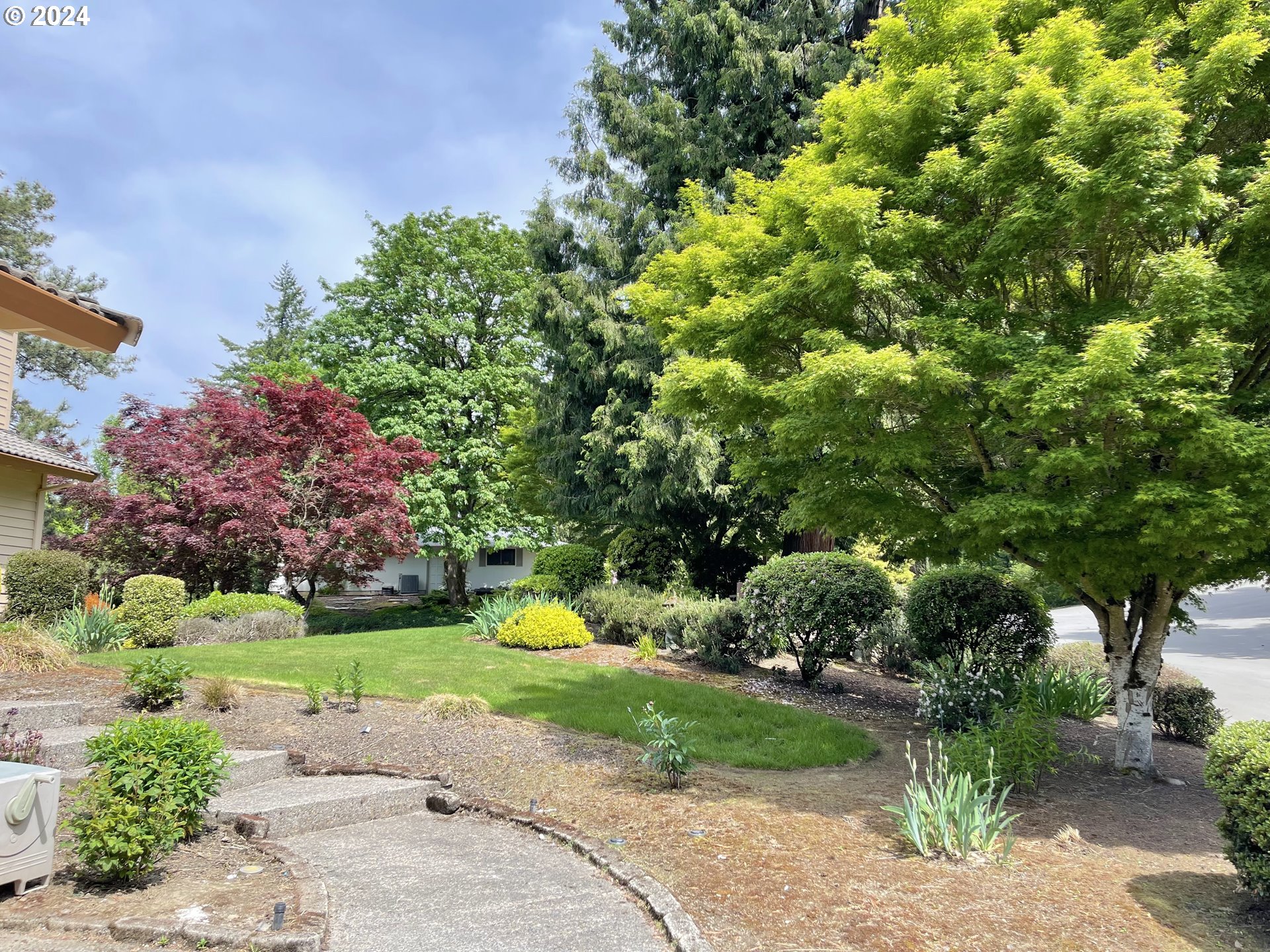 23533 NE HOLLADAY PL