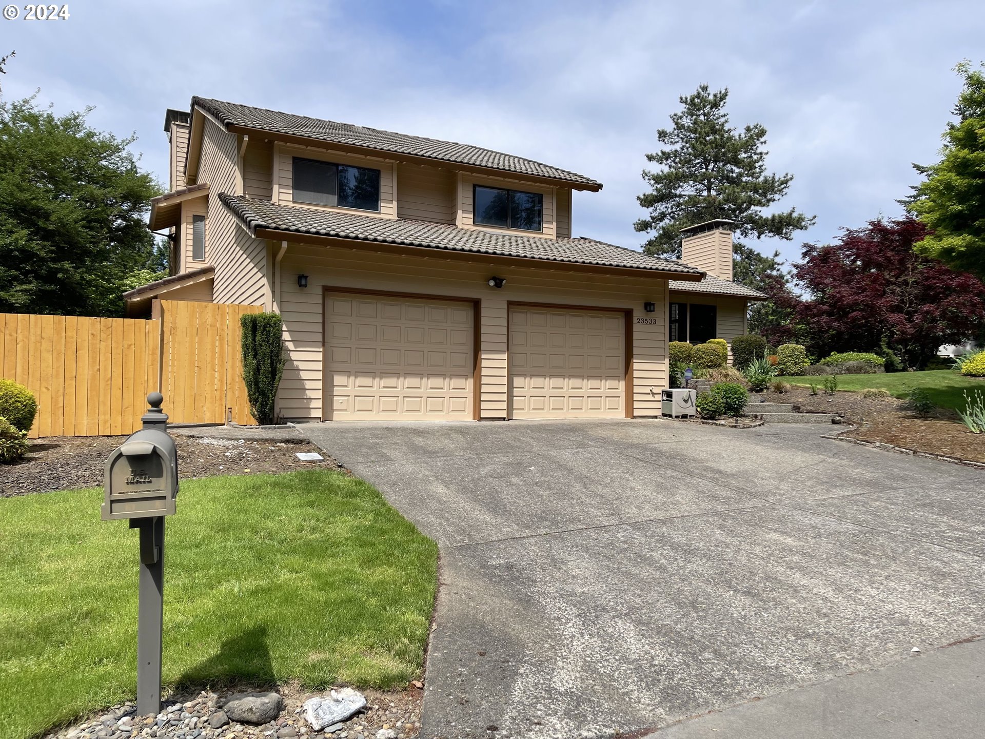 23533 NE HOLLADAY PL