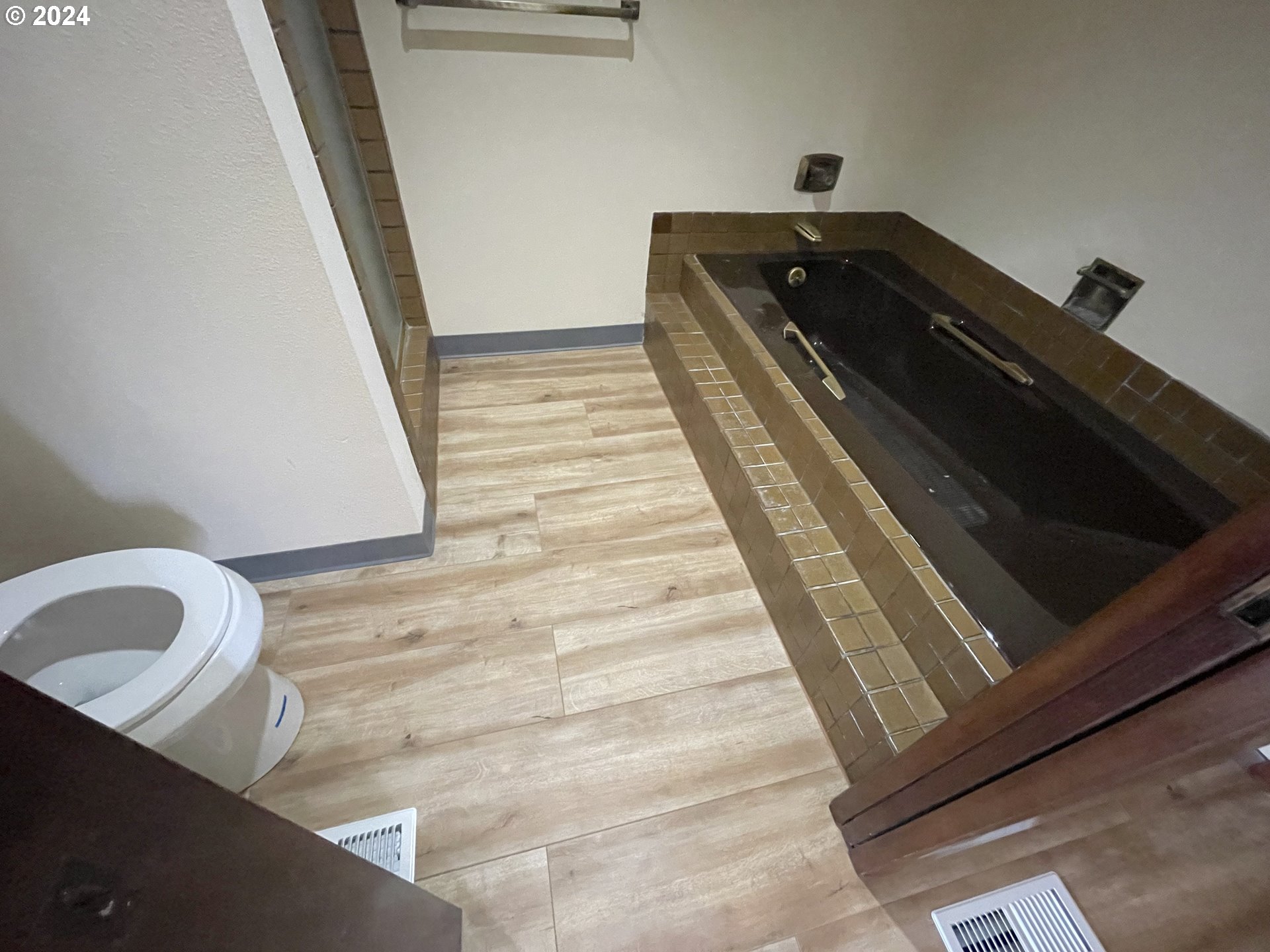 23533 NE HOLLADAY PL