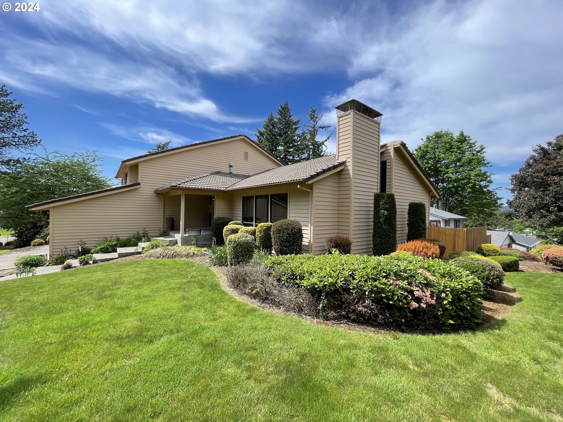 23533 NE HOLLADAY PL