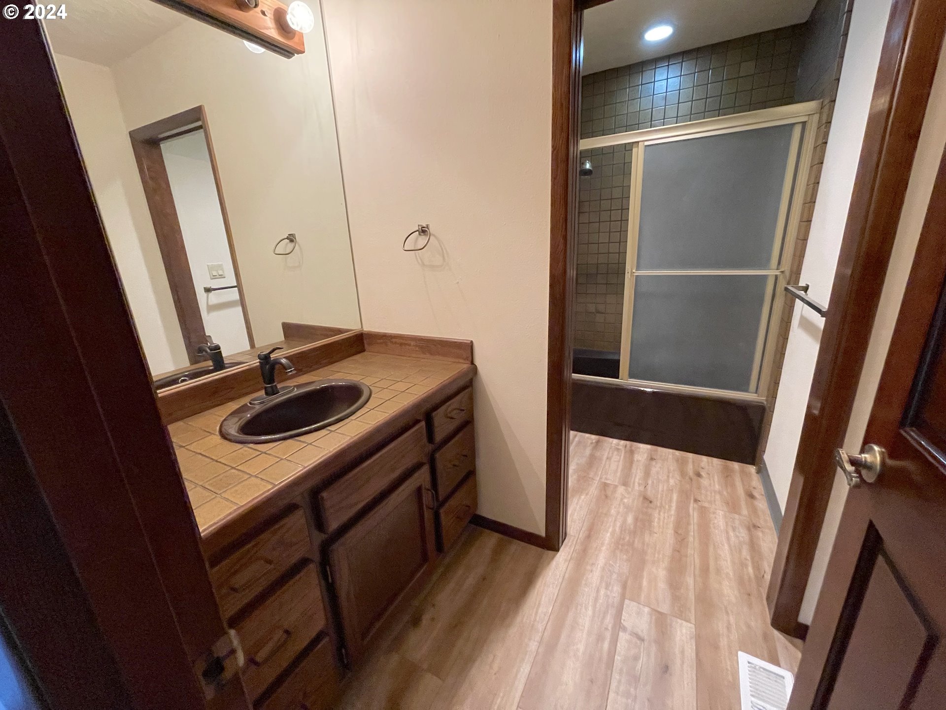 23533 NE HOLLADAY PL