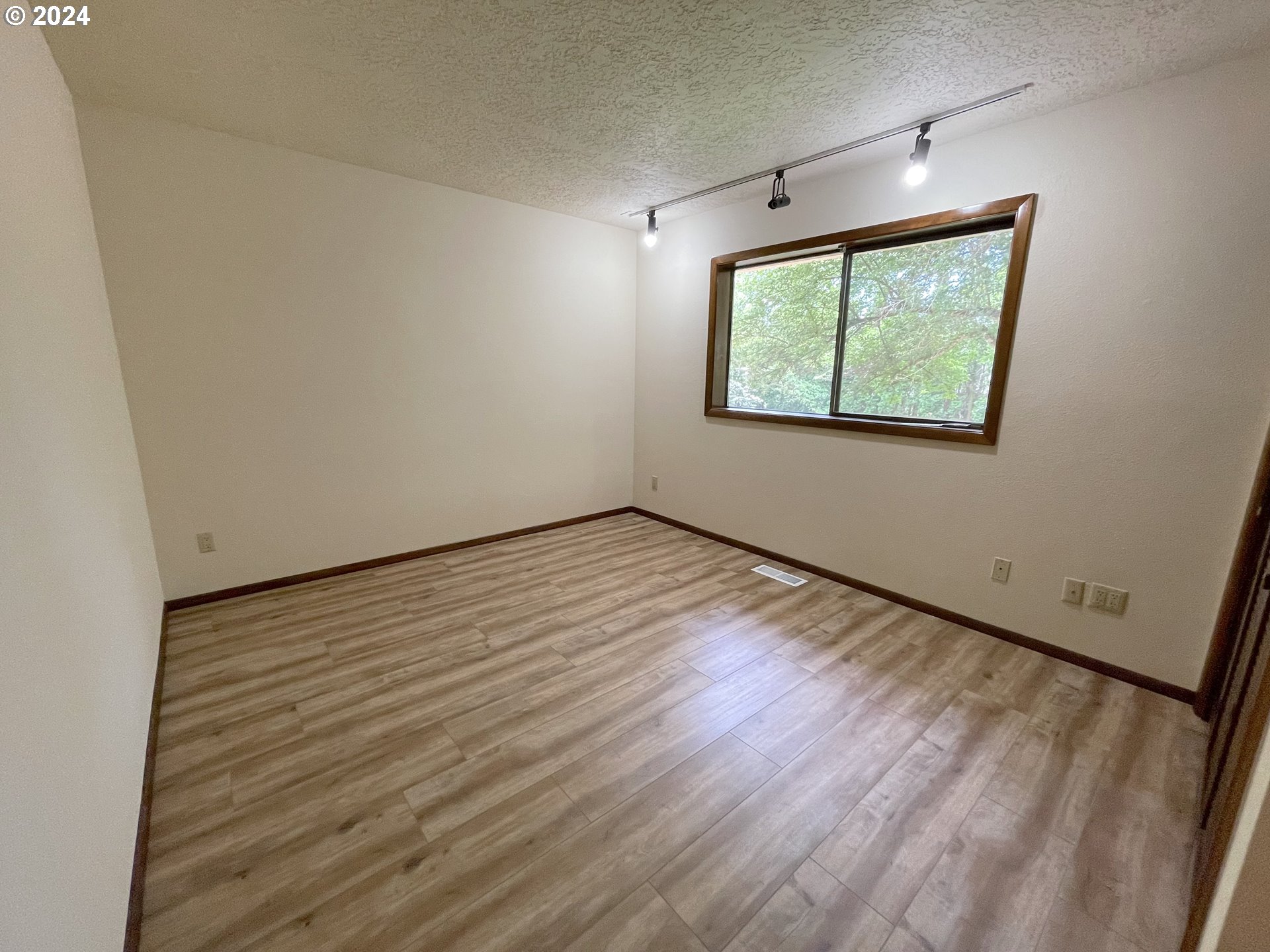 23533 NE HOLLADAY PL