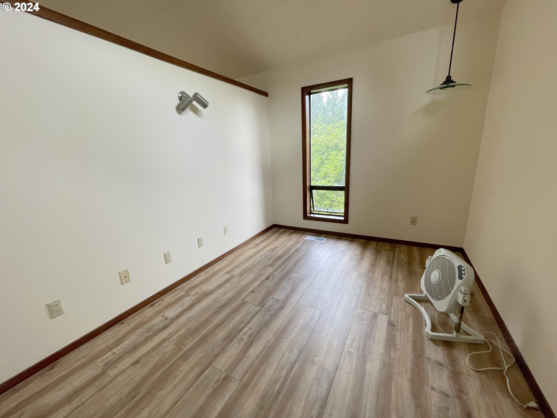 23533 NE HOLLADAY PL