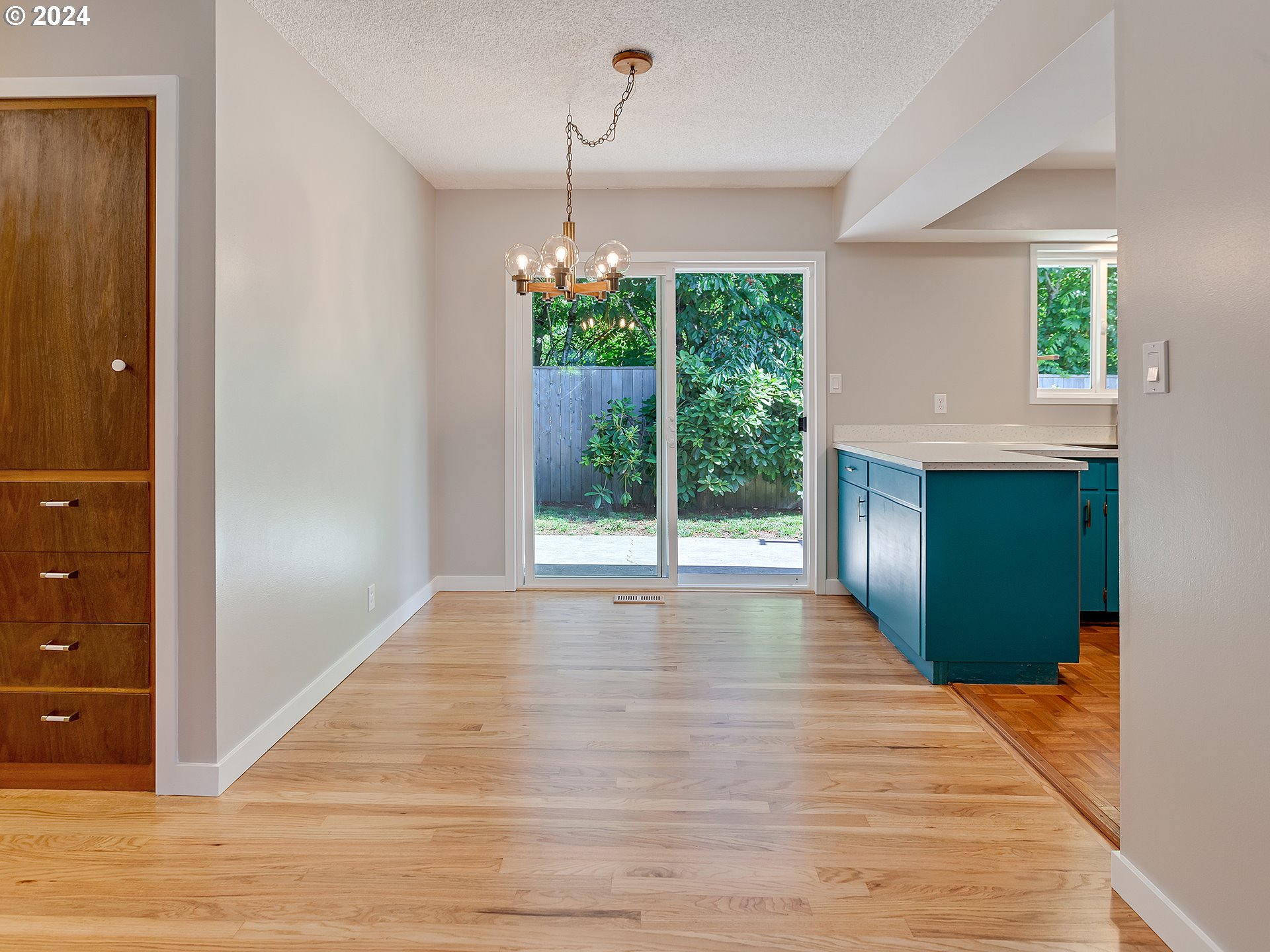 925 SE WASHINGTON ST