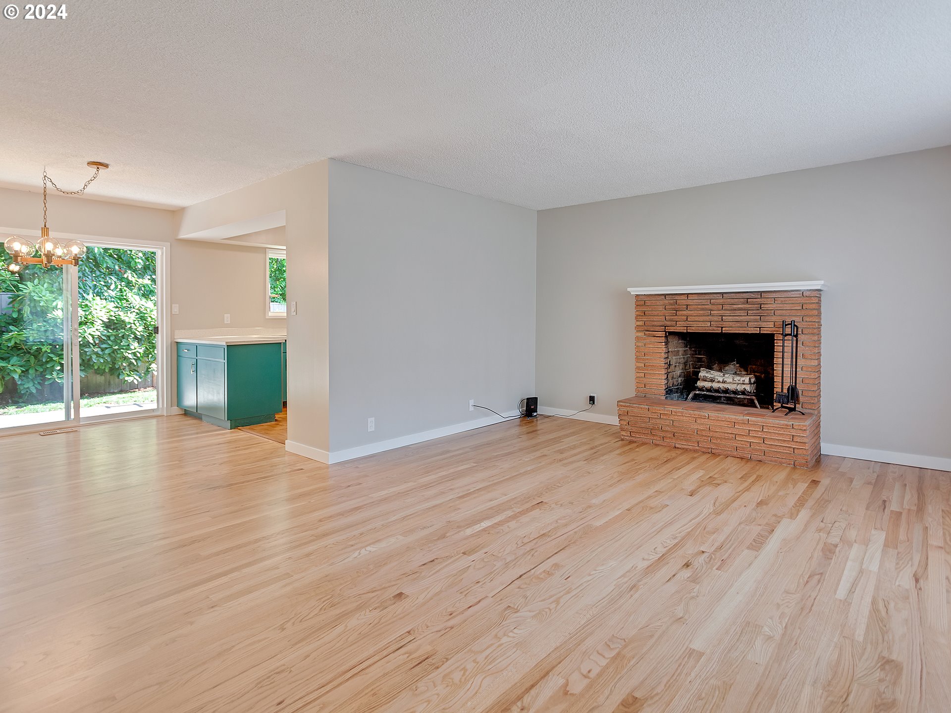 925 SE WASHINGTON ST