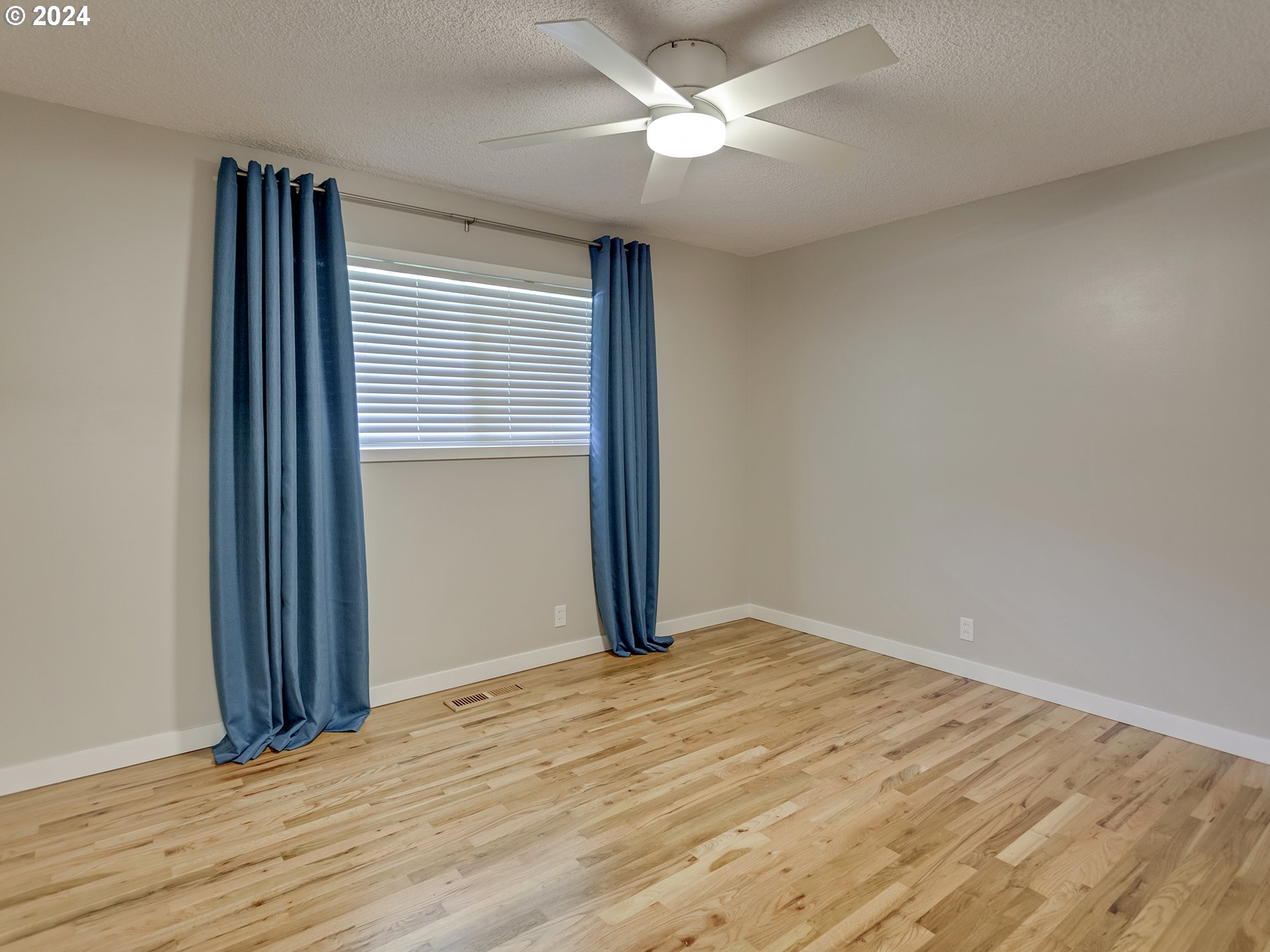 925 SE WASHINGTON ST