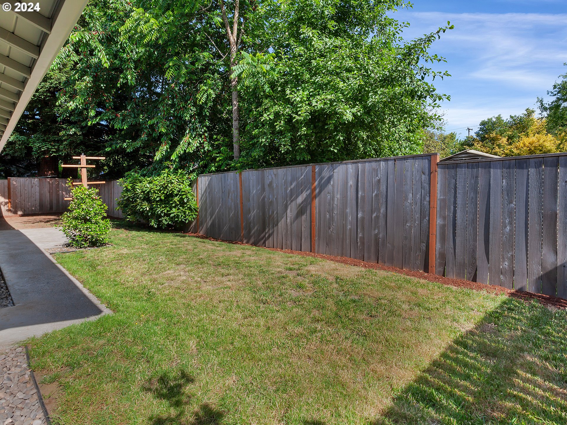 925 SE WASHINGTON ST