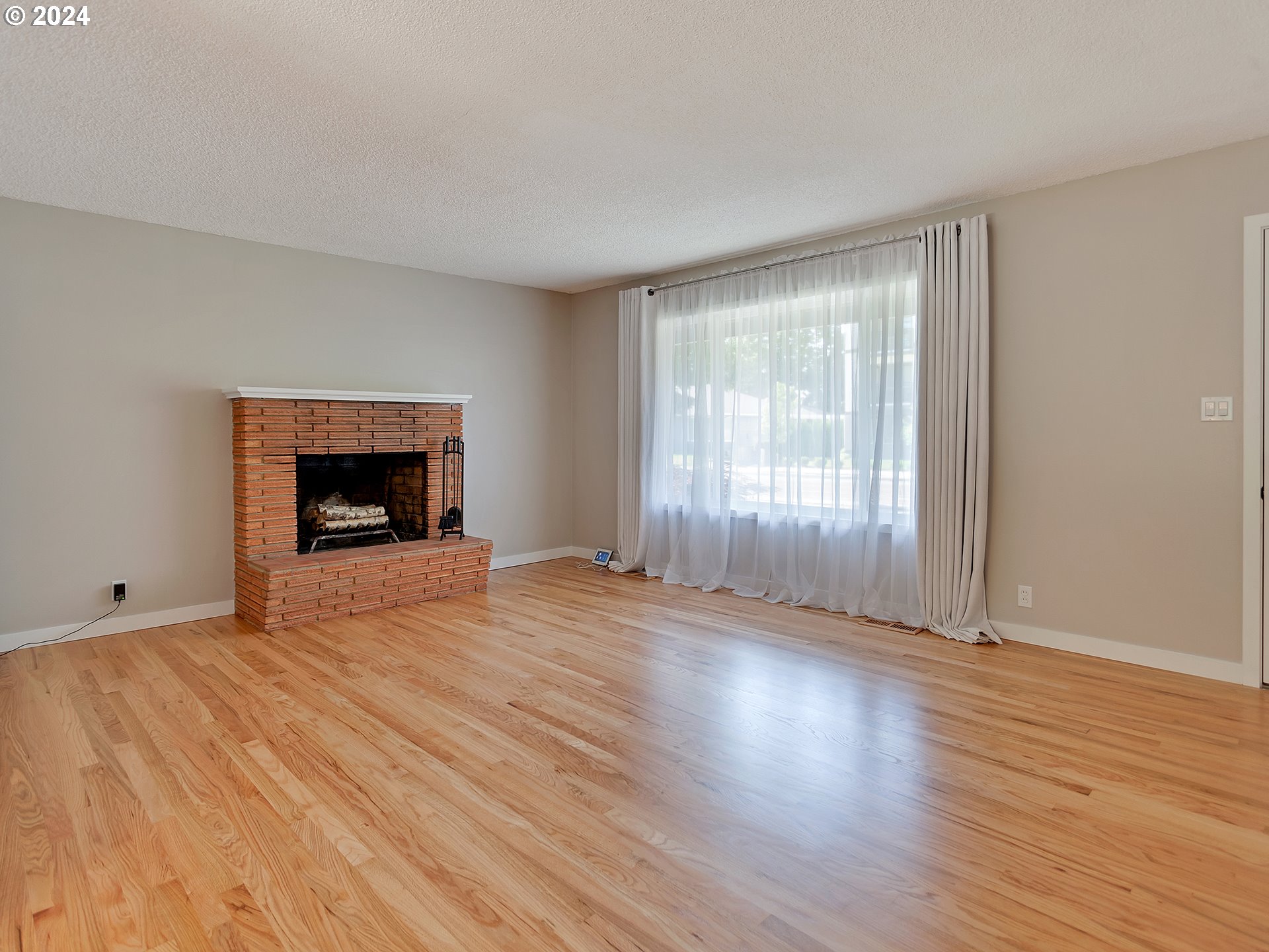 925 SE WASHINGTON ST