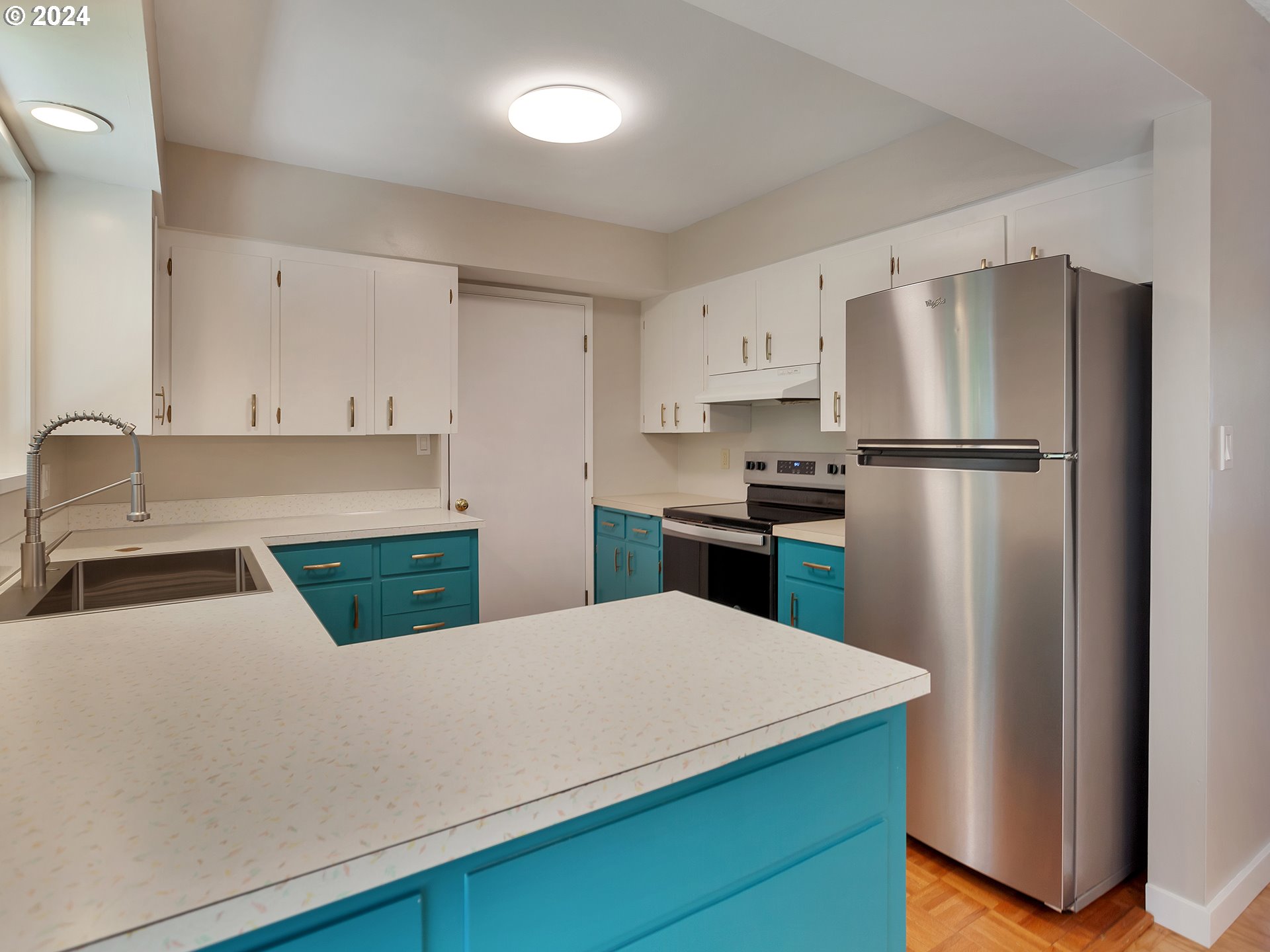 925 SE WASHINGTON ST