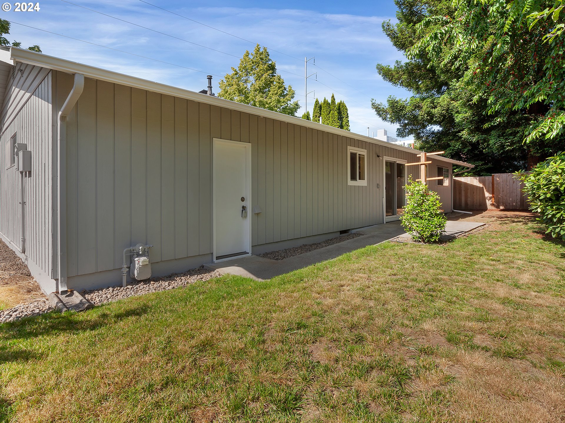 925 SE WASHINGTON ST