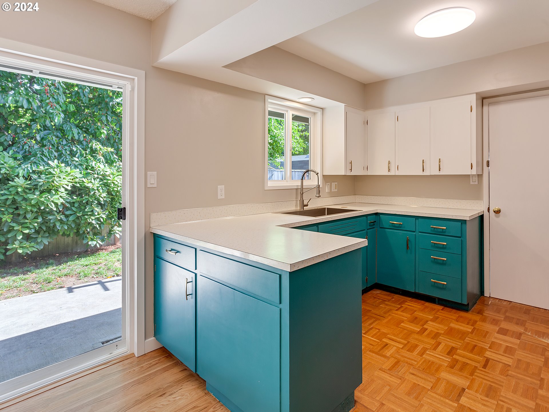 925 SE WASHINGTON ST