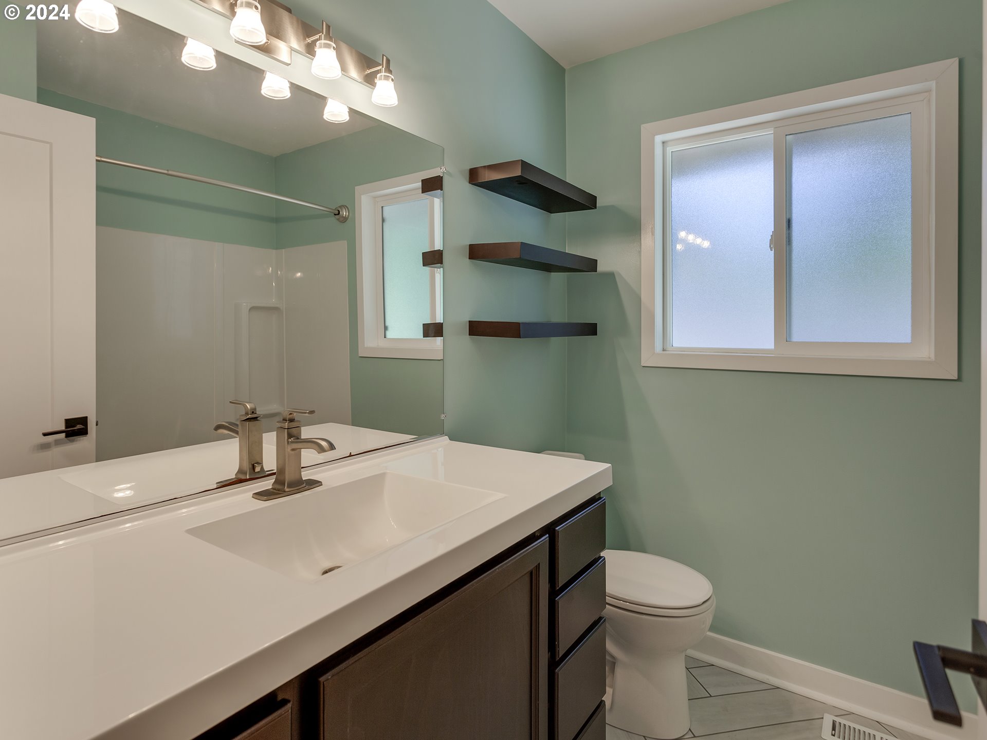 925 SE WASHINGTON ST