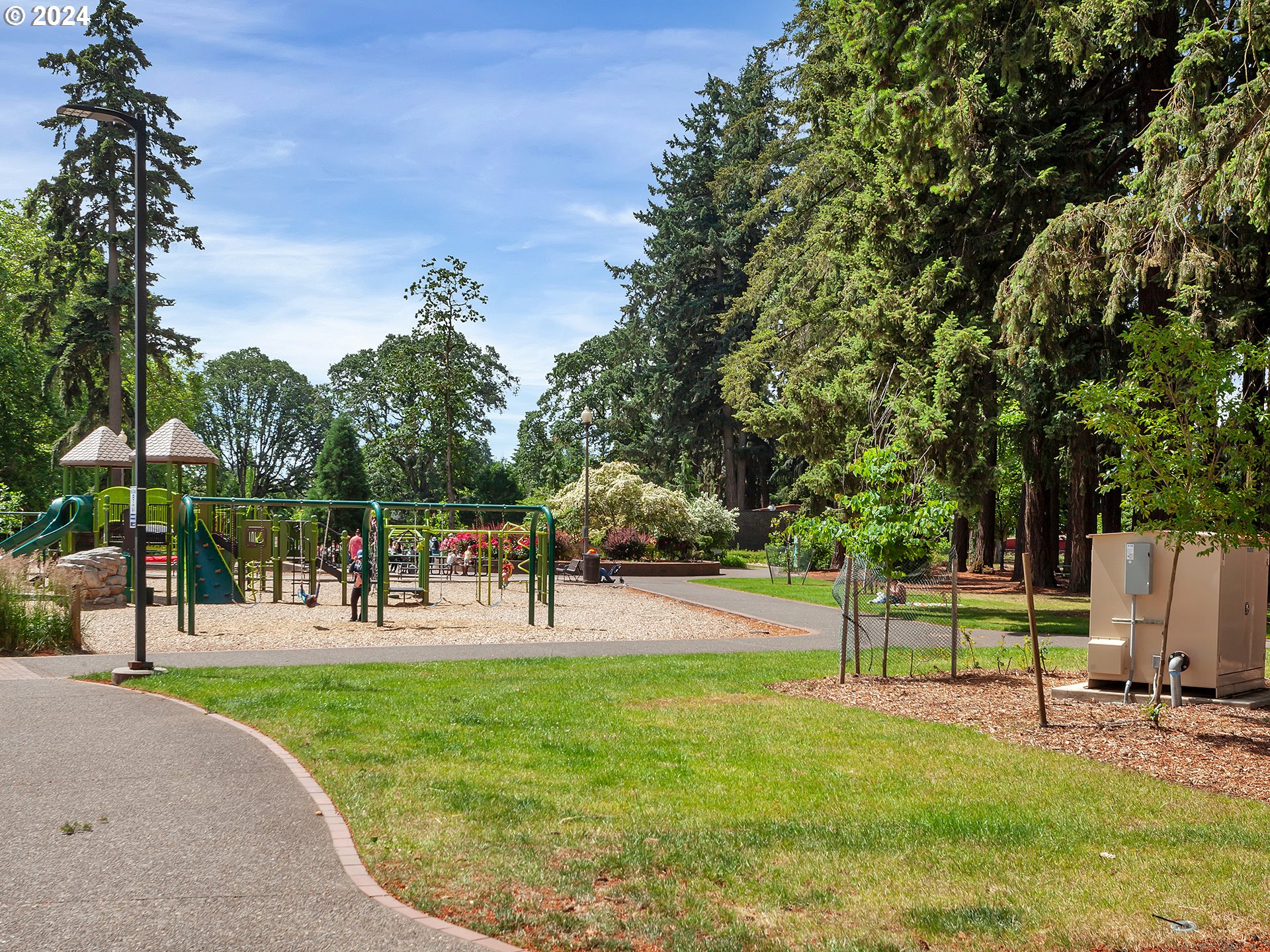 925 SE WASHINGTON ST