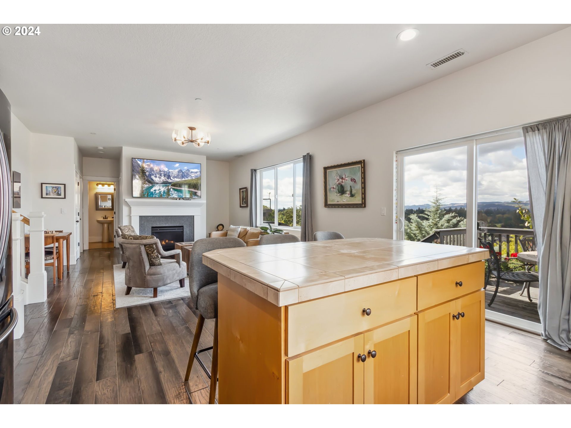 139 N HIGH TEE CT