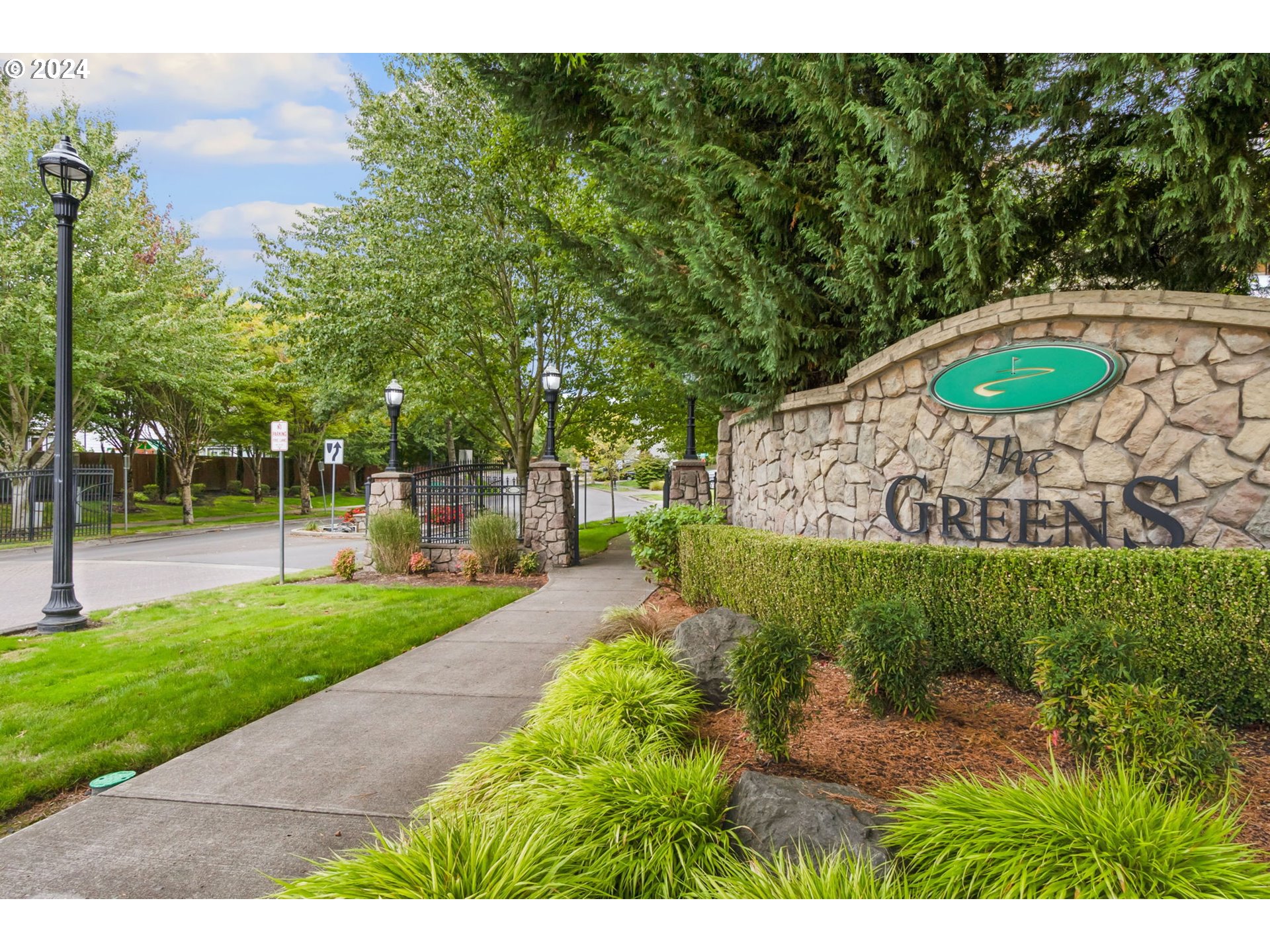 139 N HIGH TEE CT