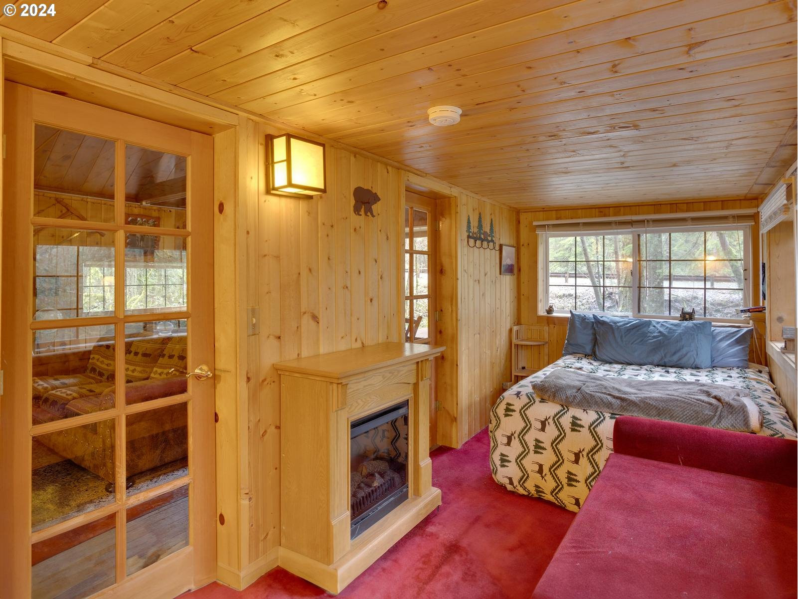 75402 E ZIG ZAG MOUNTAIN RD