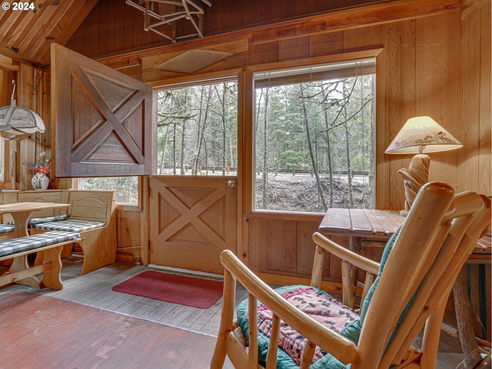 75402 E ZIG ZAG MOUNTAIN RD