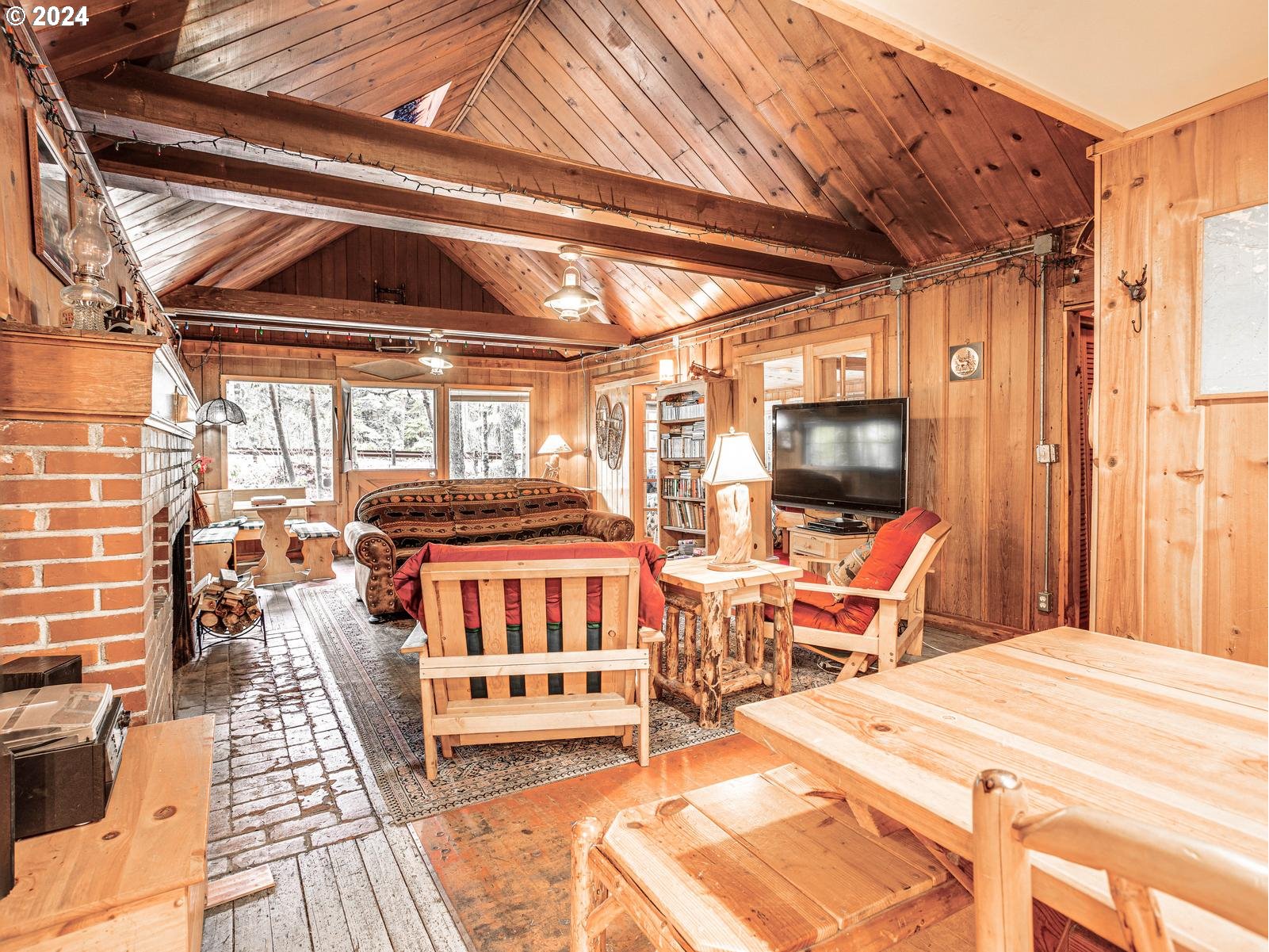 75402 E ZIG ZAG MOUNTAIN RD