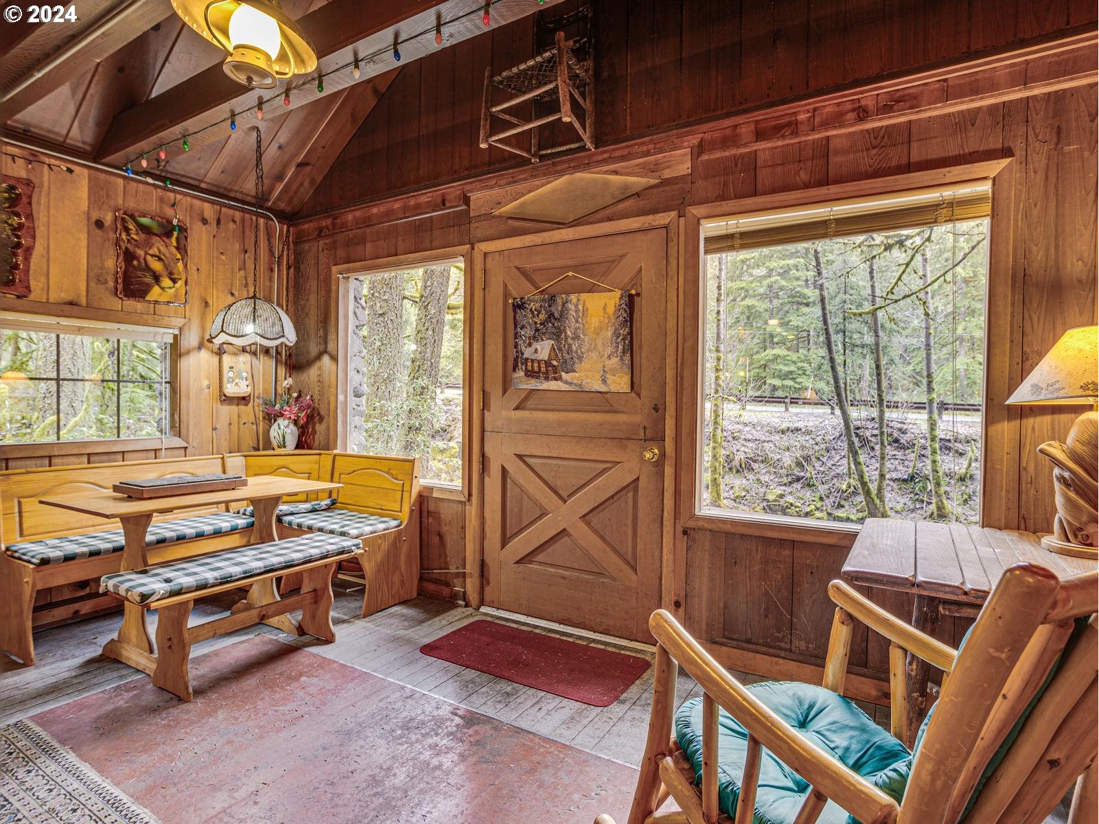 75402 E ZIG ZAG MOUNTAIN RD