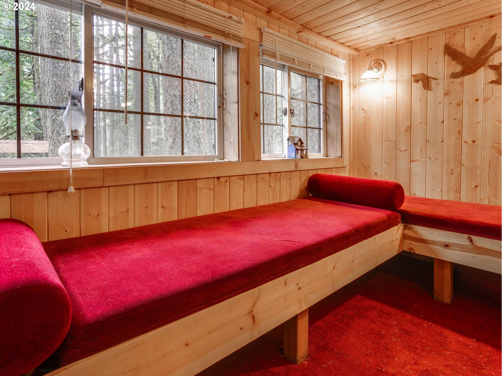 75402 E ZIG ZAG MOUNTAIN RD