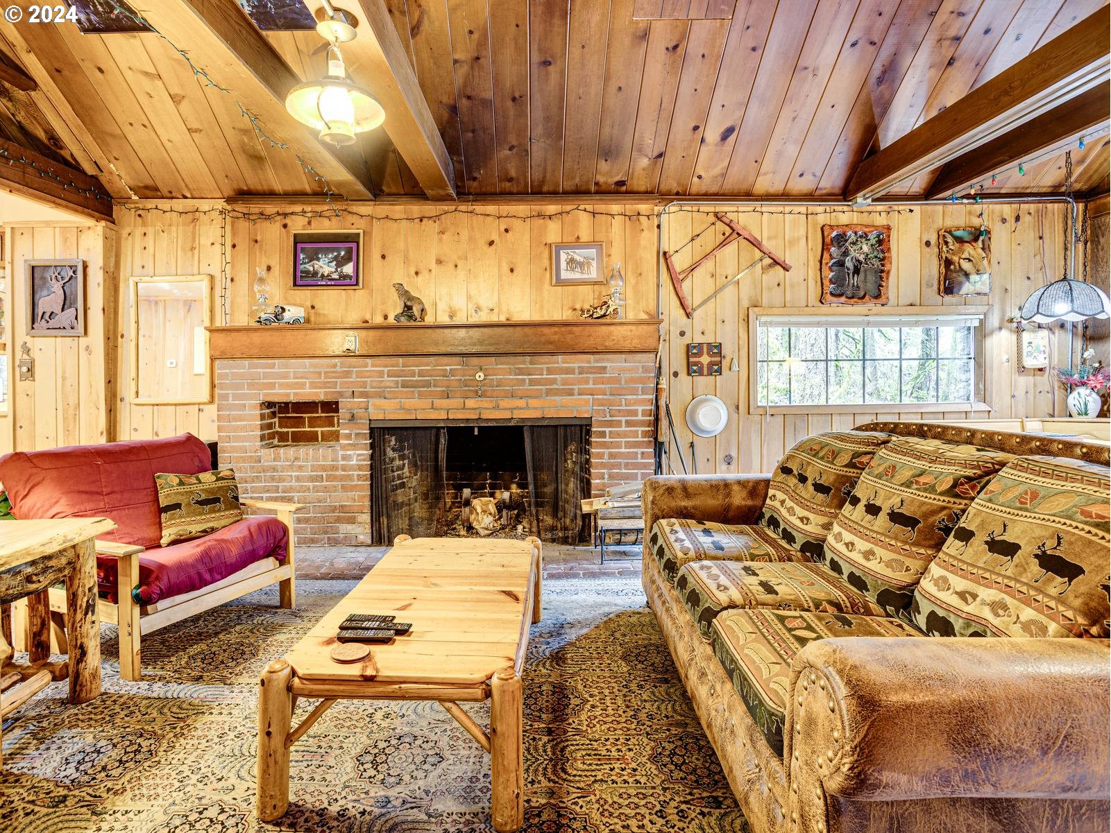 75402 E ZIG ZAG MOUNTAIN RD