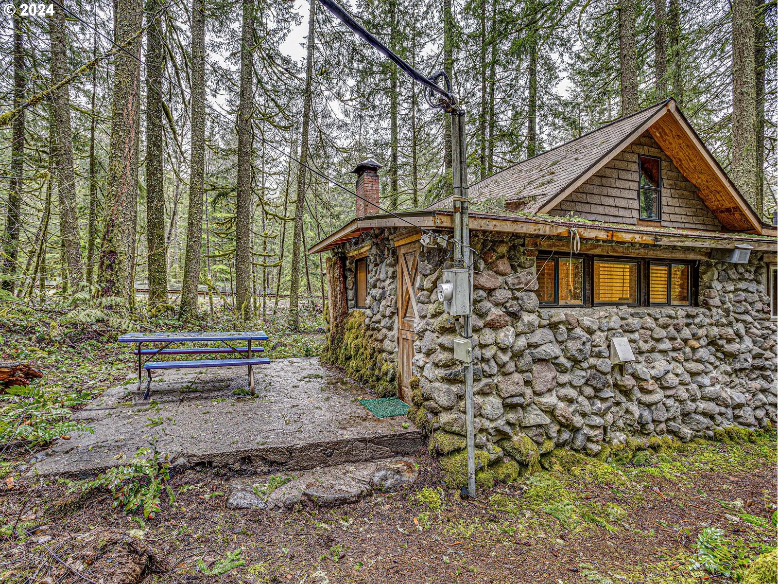 75402 E ZIG ZAG MOUNTAIN RD