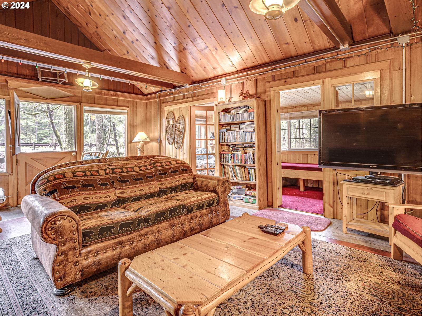 75402 E ZIG ZAG MOUNTAIN RD