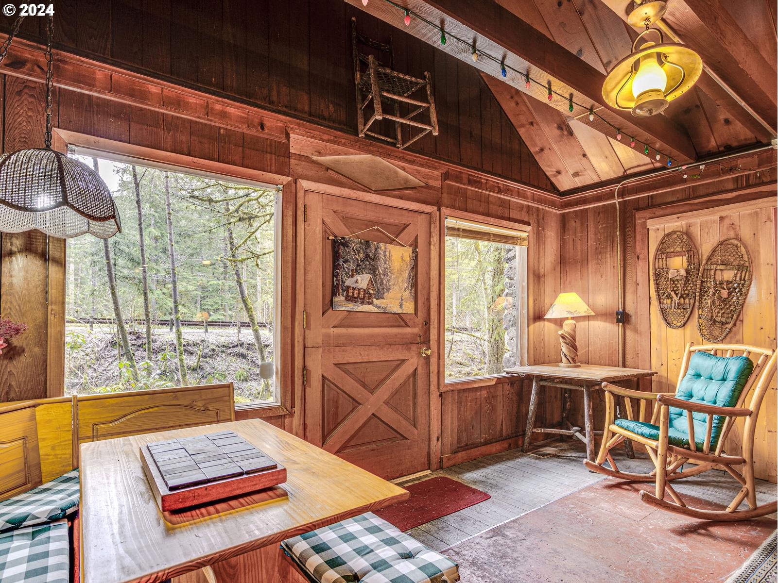 75402 E ZIG ZAG MOUNTAIN RD