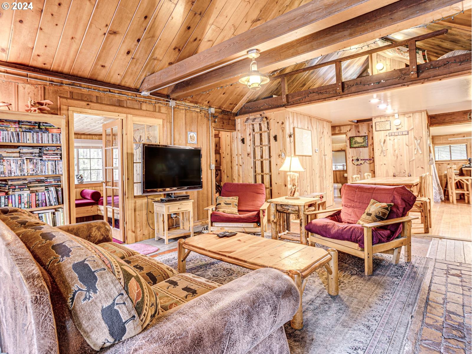 75402 E ZIG ZAG MOUNTAIN RD