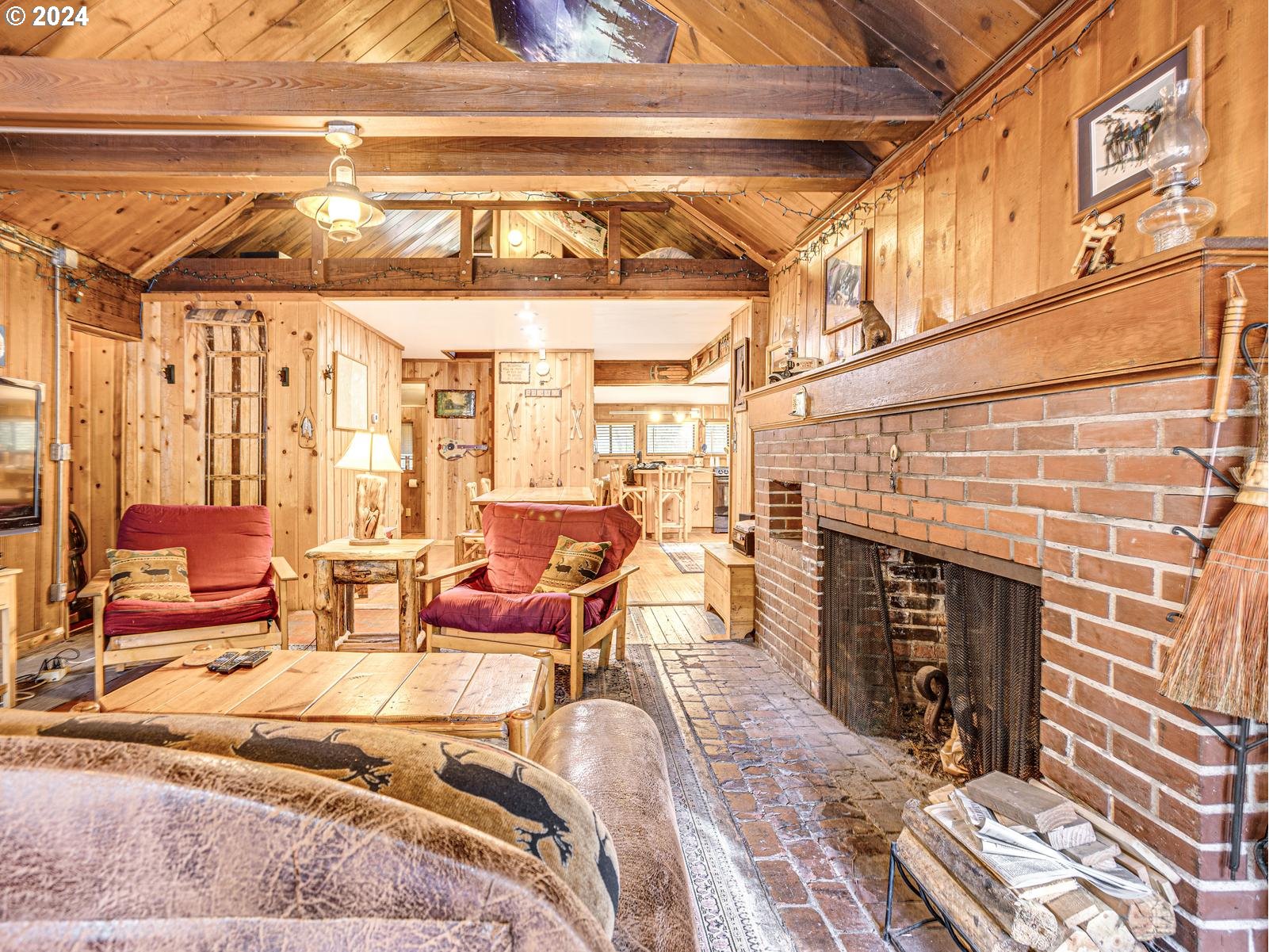 75402 E ZIG ZAG MOUNTAIN RD