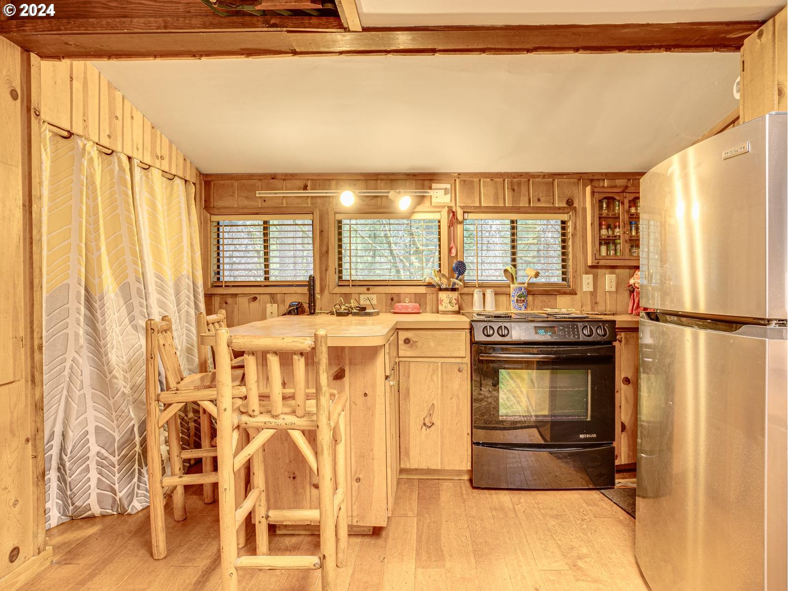 75402 E ZIG ZAG MOUNTAIN RD