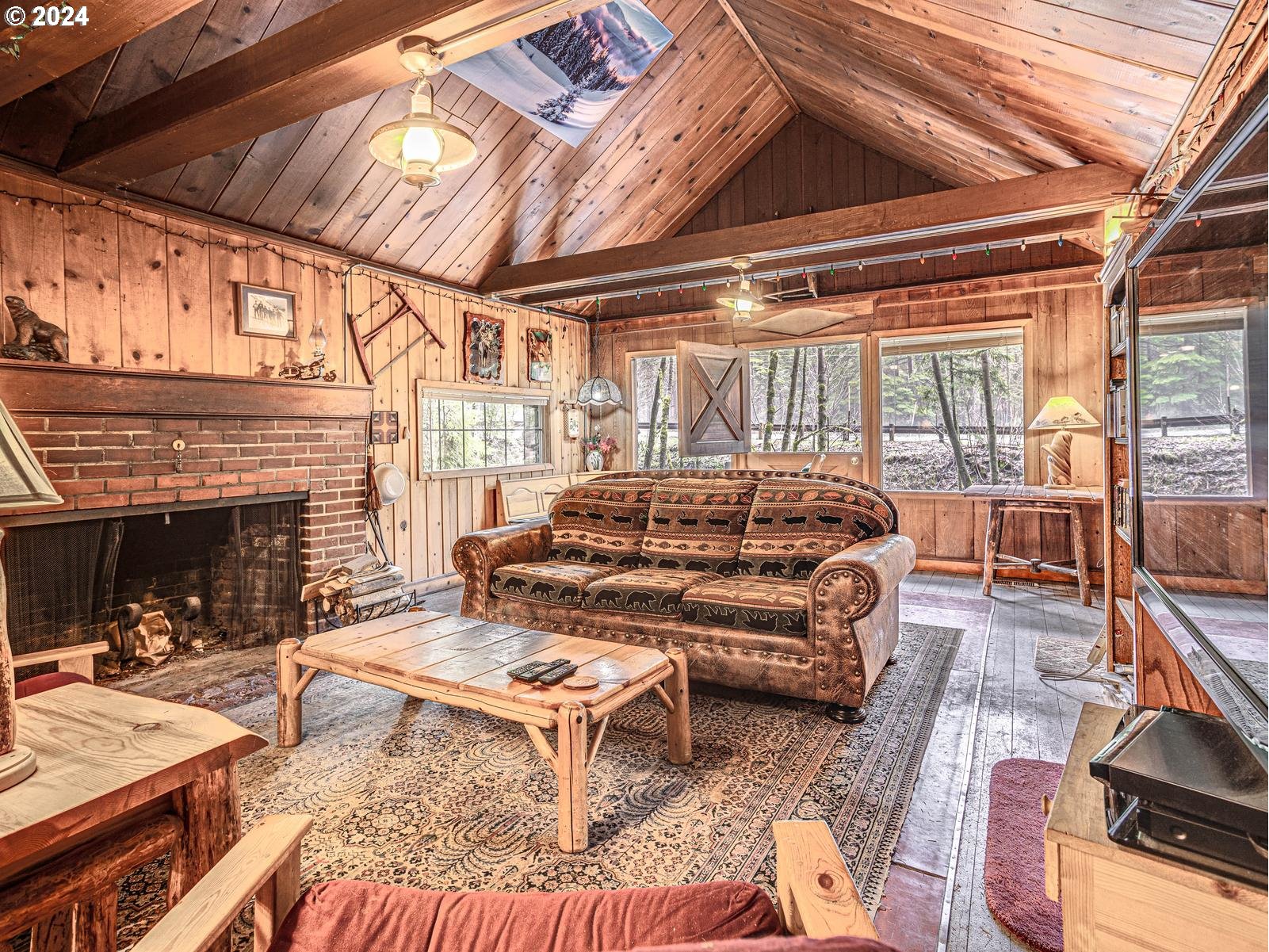 75402 E ZIG ZAG MOUNTAIN RD