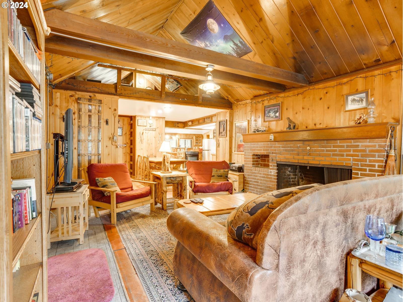 75402 E ZIG ZAG MOUNTAIN RD