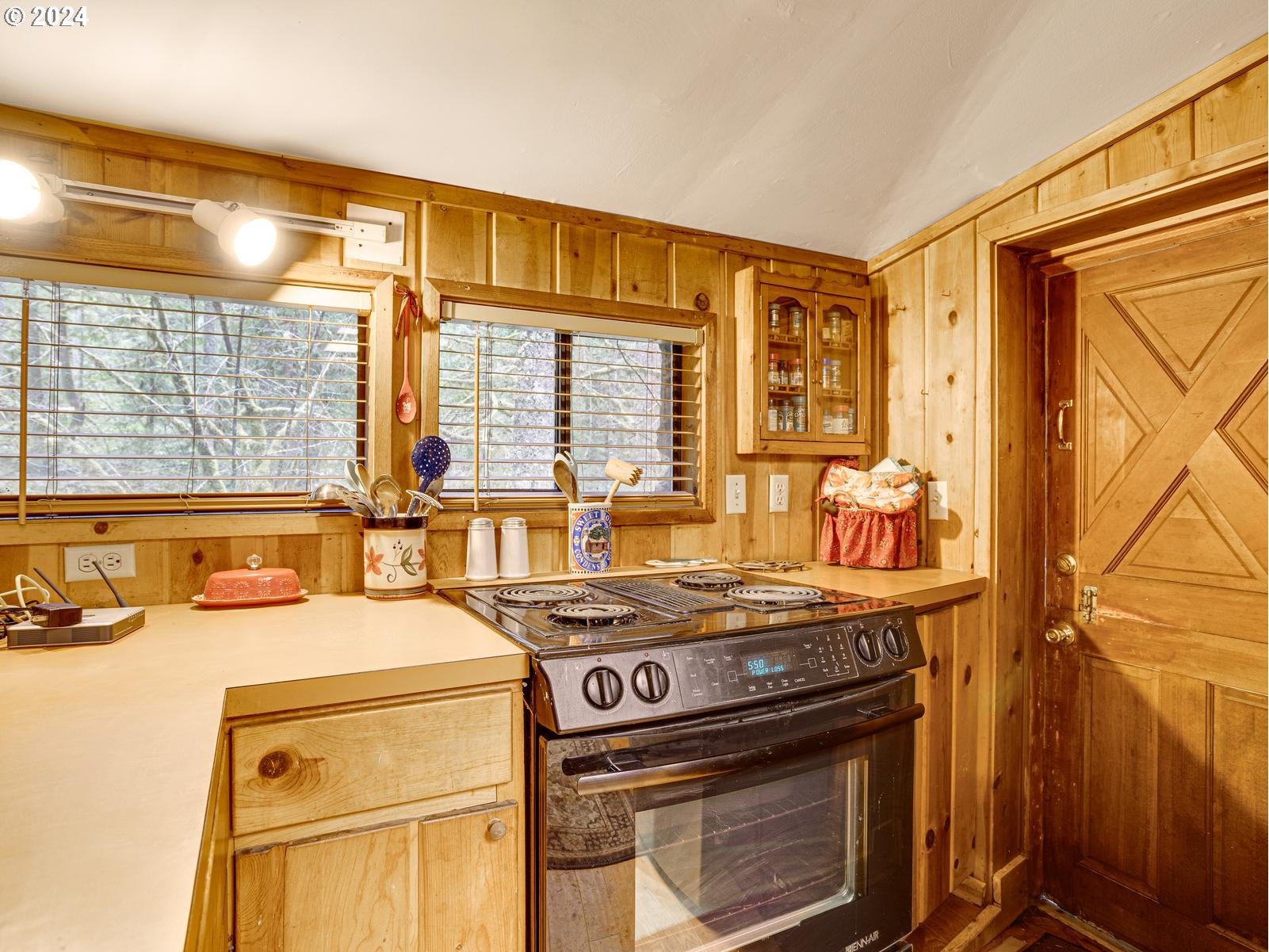 75402 E ZIG ZAG MOUNTAIN RD