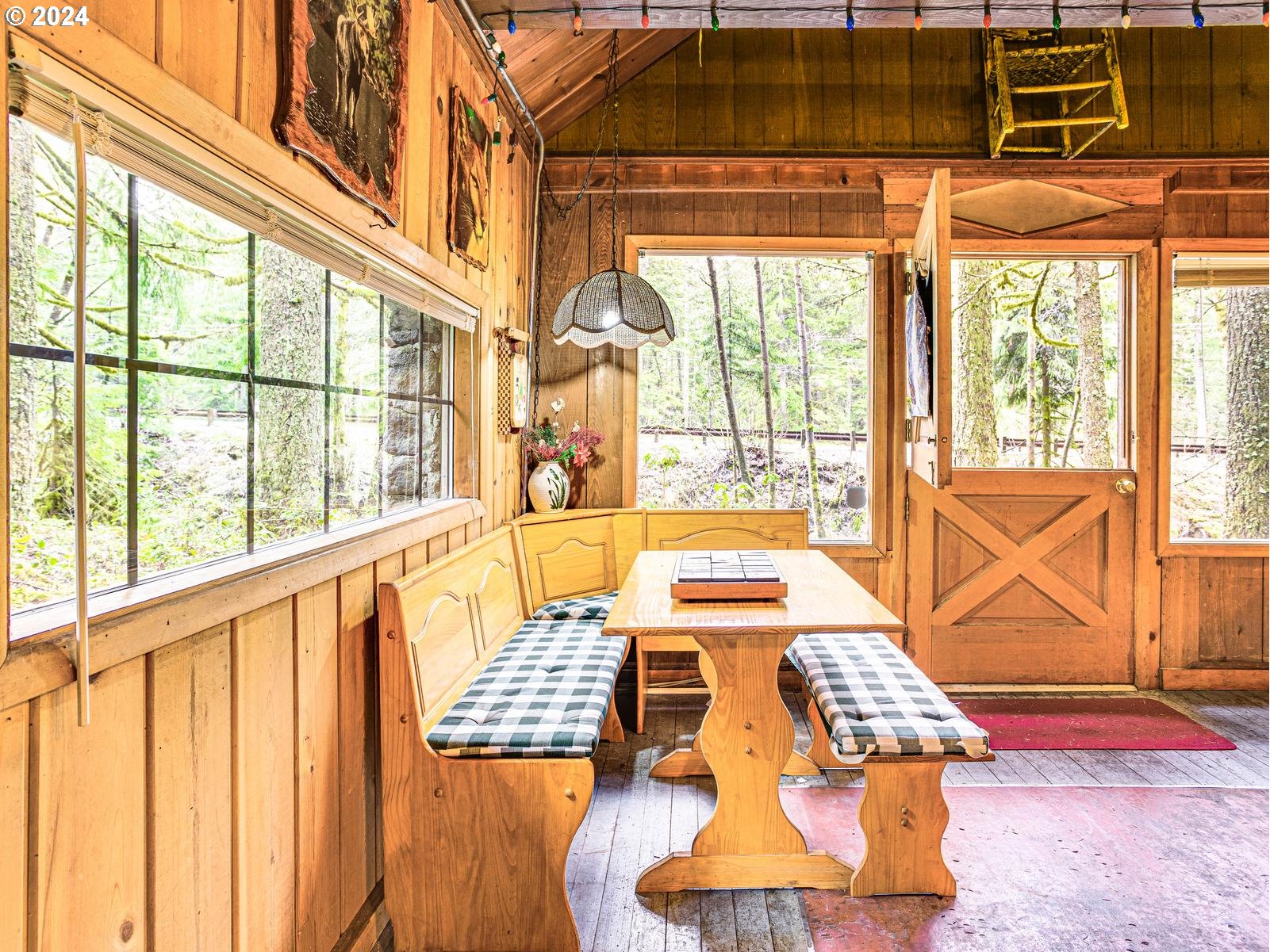 75402 E ZIG ZAG MOUNTAIN RD