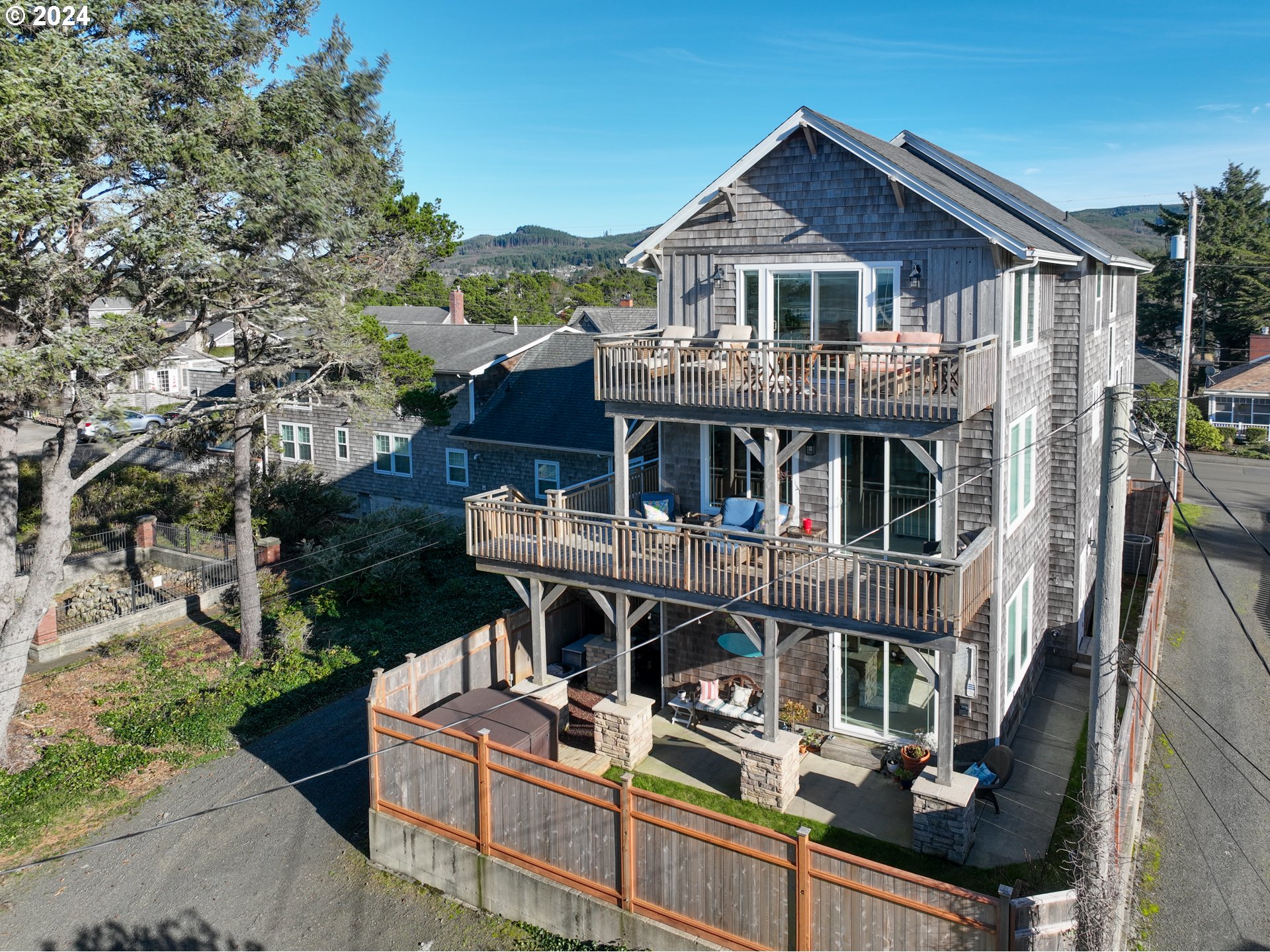 1648 BEACH DR