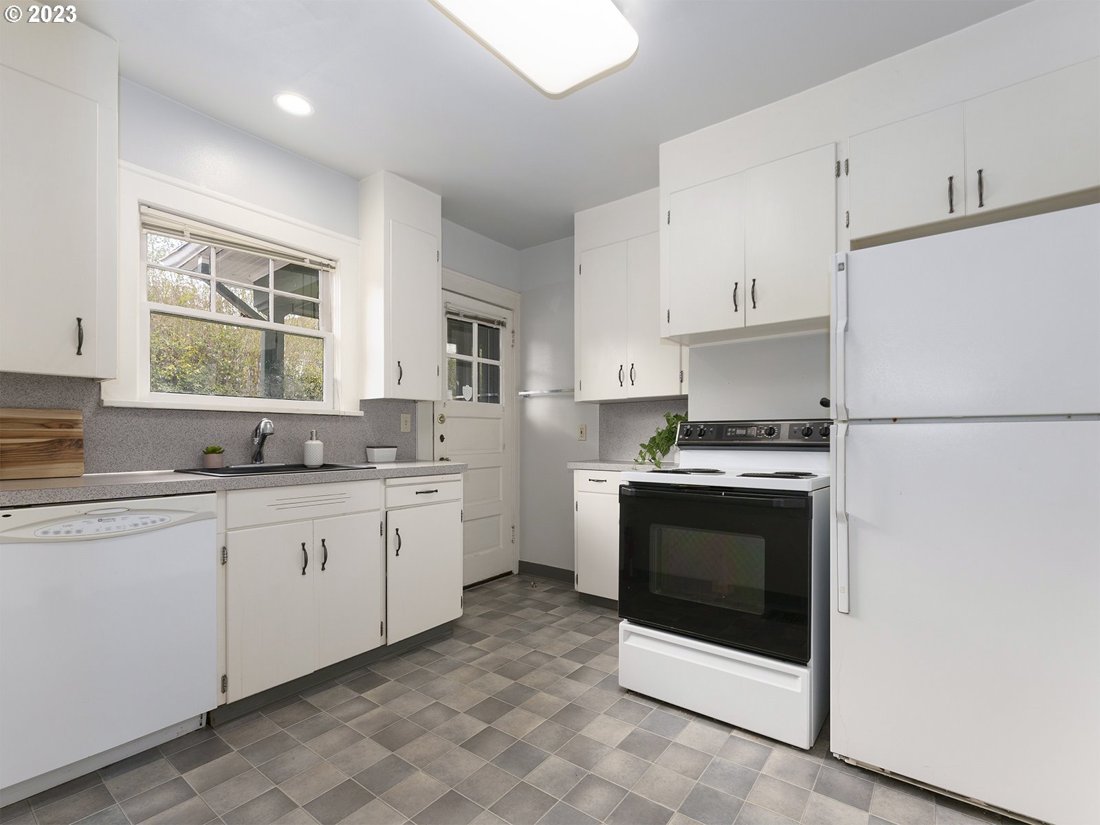 2317 NE CLACKAMAS ST