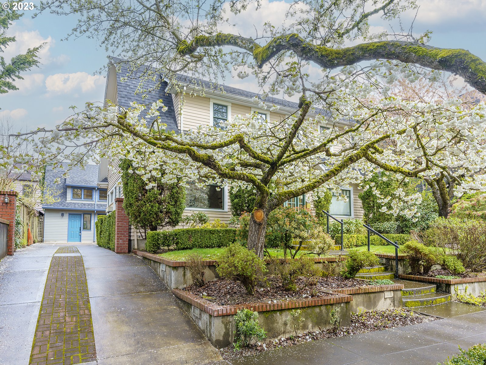 2317 NE CLACKAMAS ST