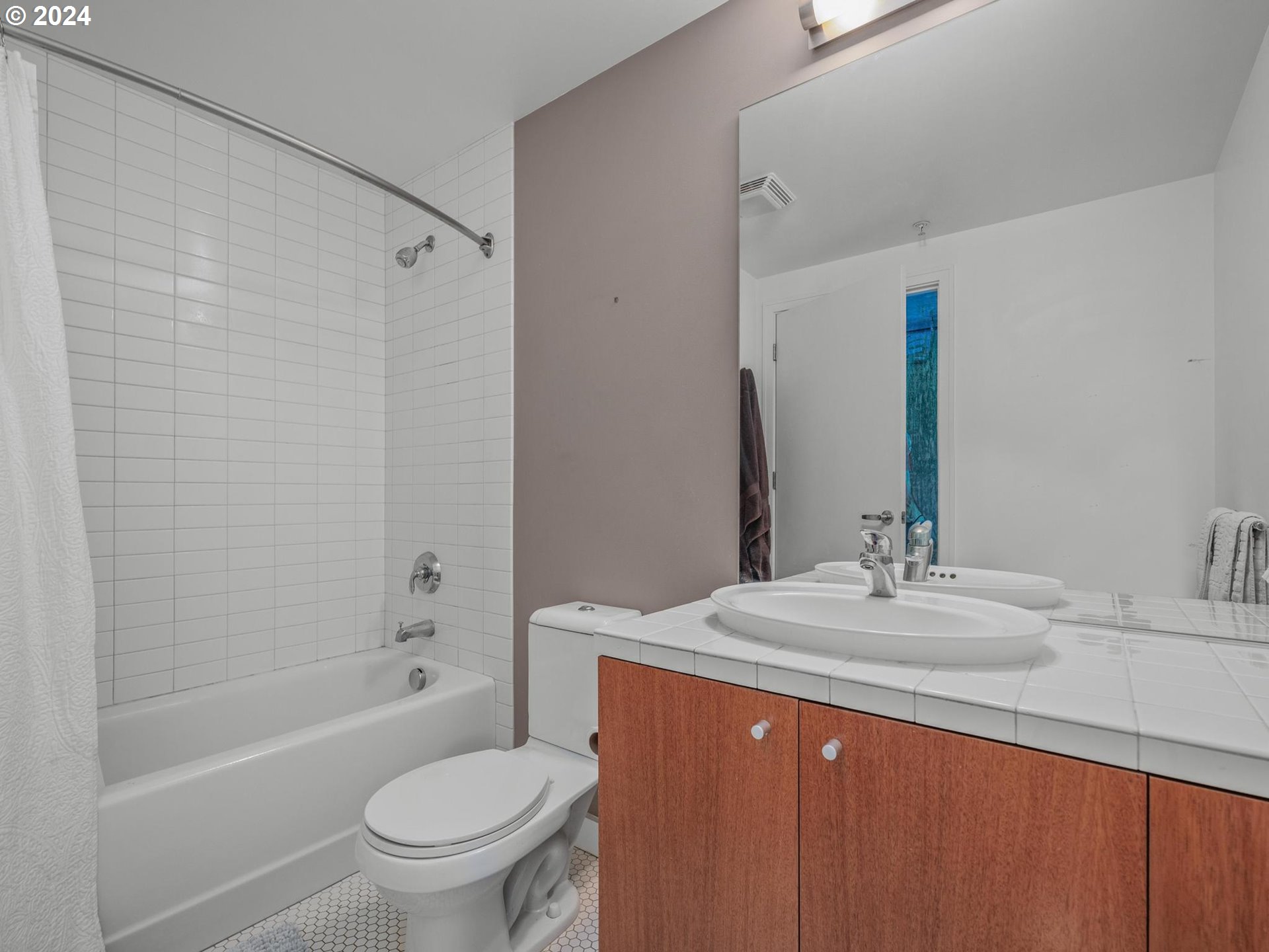 1926 W BURNSIDE ST 1515