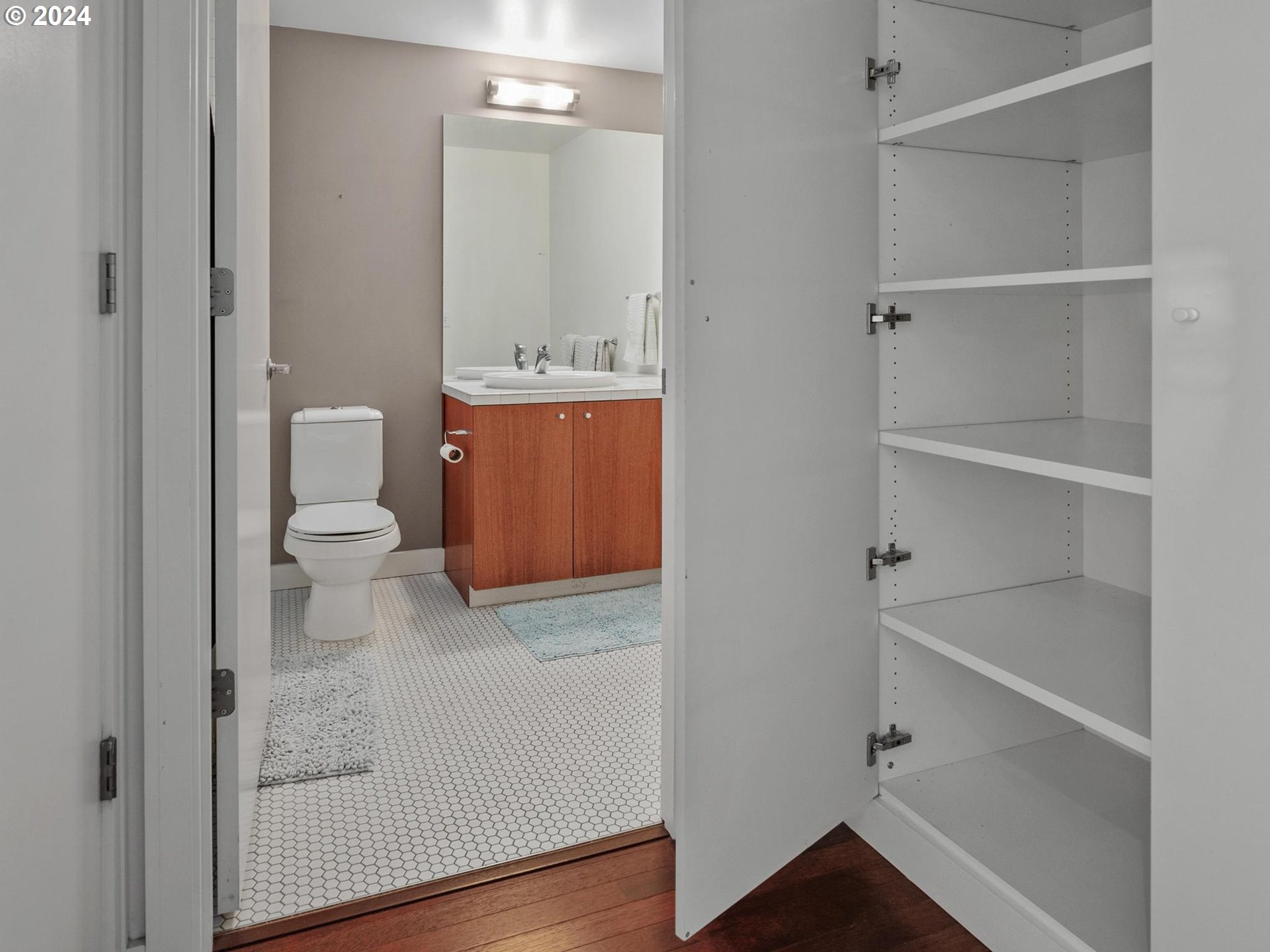 1926 W BURNSIDE ST 1515