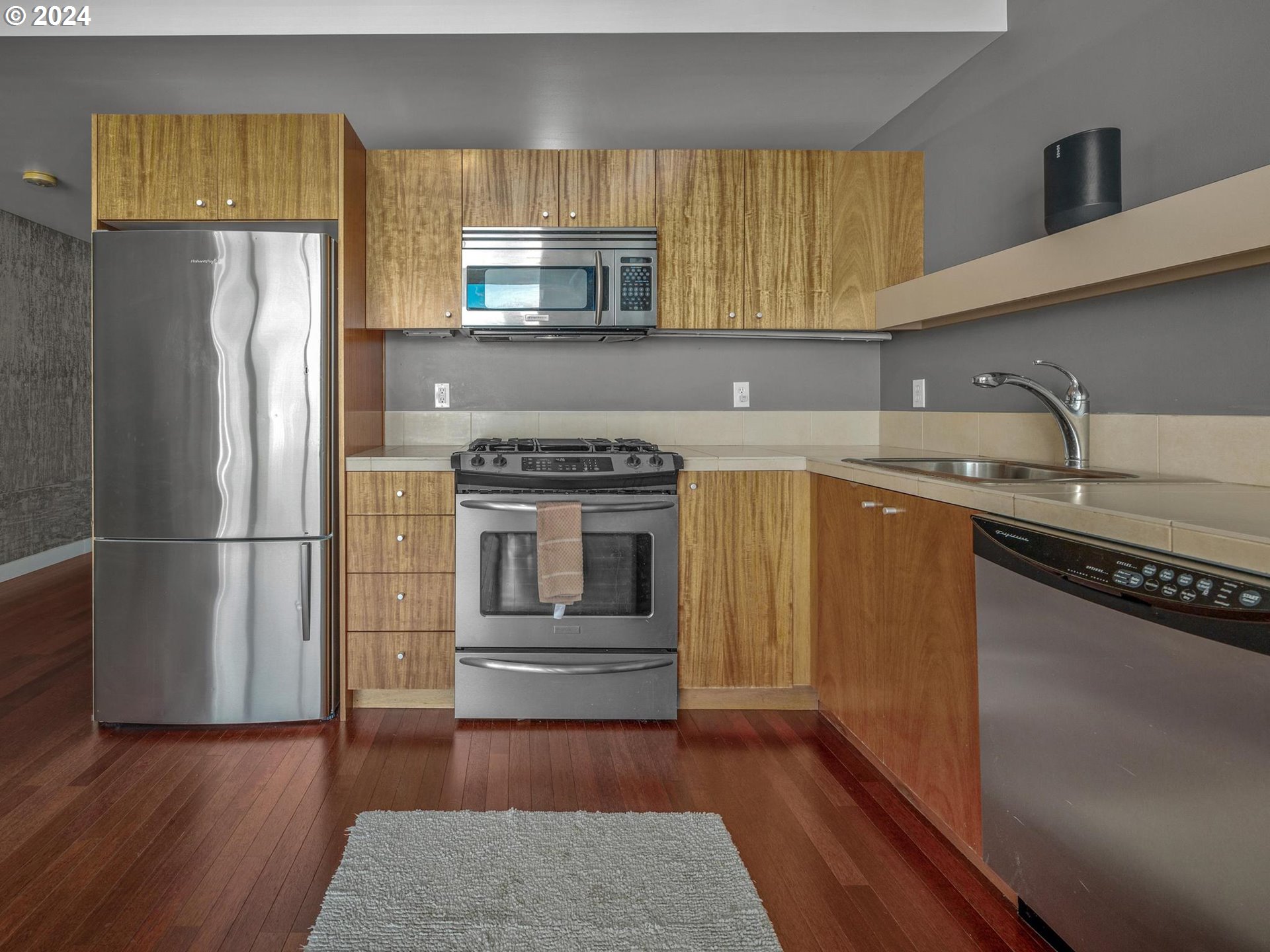 1926 W BURNSIDE ST 1515